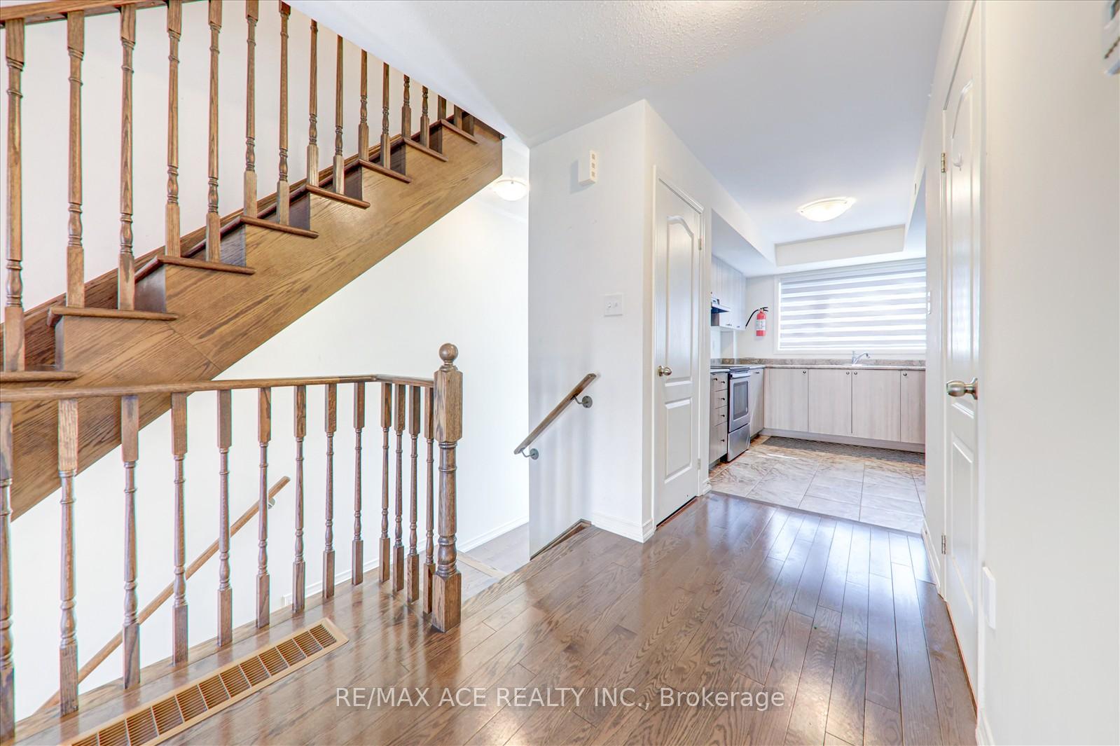 Photo 5 of 2538 Rosedrop Path, Oshawa, Windfields — HOMEH