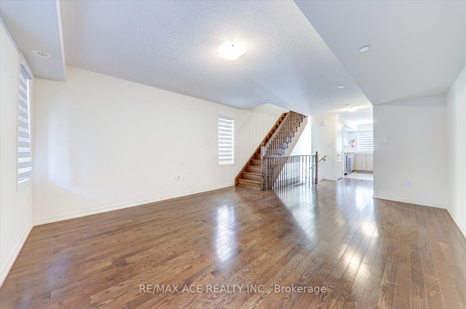 Photo 10 of 2538 Rosedrop Path, Oshawa, Windfields — HOMEH