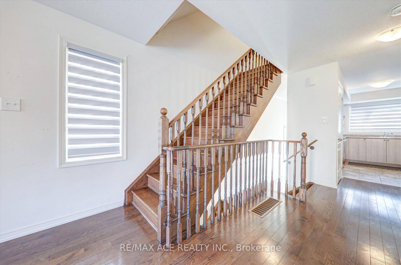 Photo 12 of 2538 Rosedrop Path, Oshawa, Windfields — HOMEH