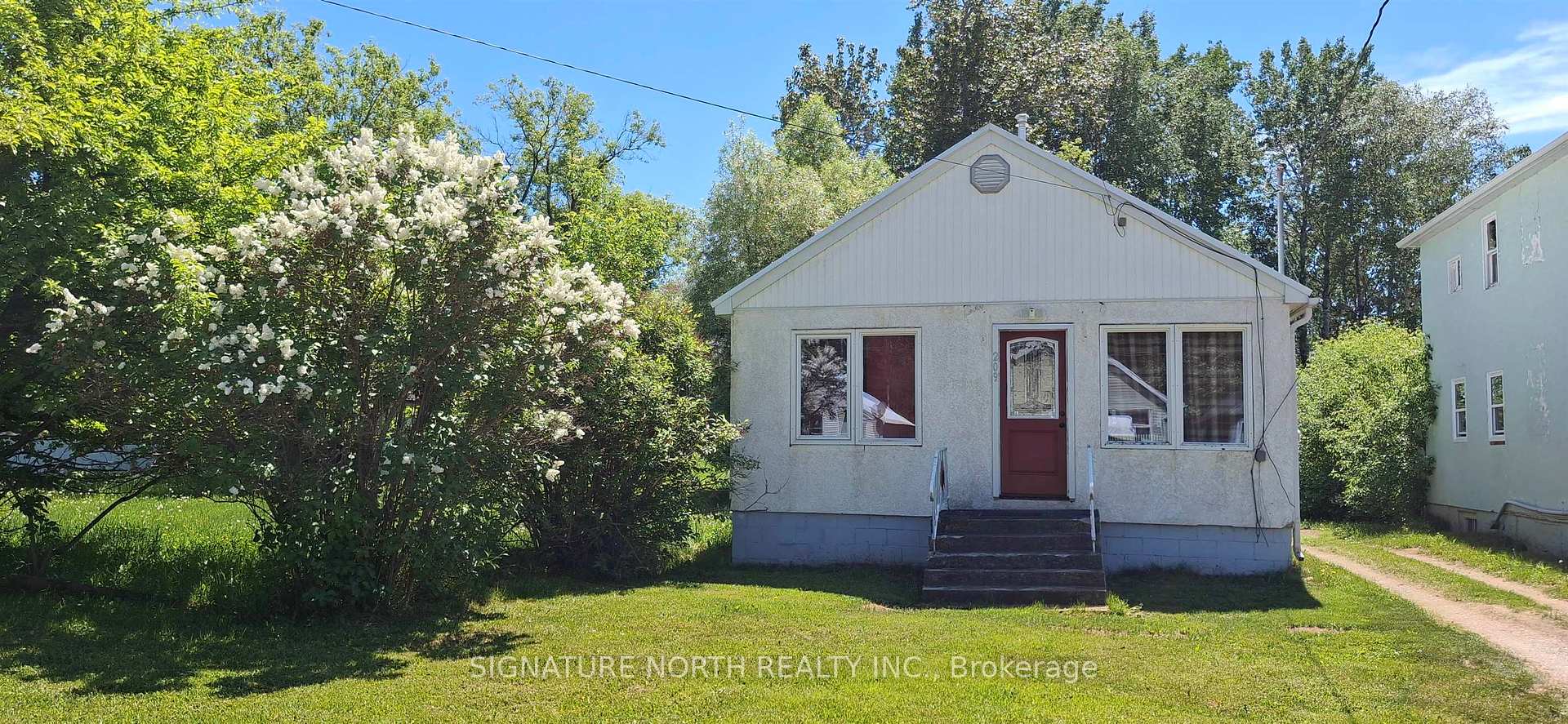 Front of 209 Fotheringham Ave.
