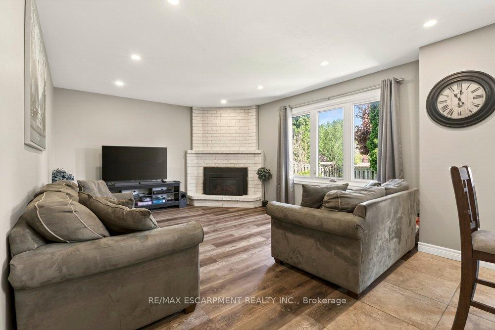 Photo 10 of 72 Gurnett Drive, Hamilton, Gurnett — HOMEH