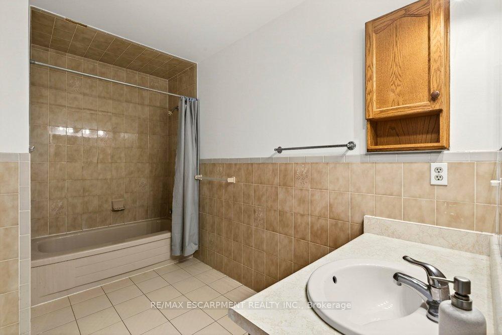 Photo 20 of 72 Gurnett Drive, Hamilton, Gurnett — HOMEH
