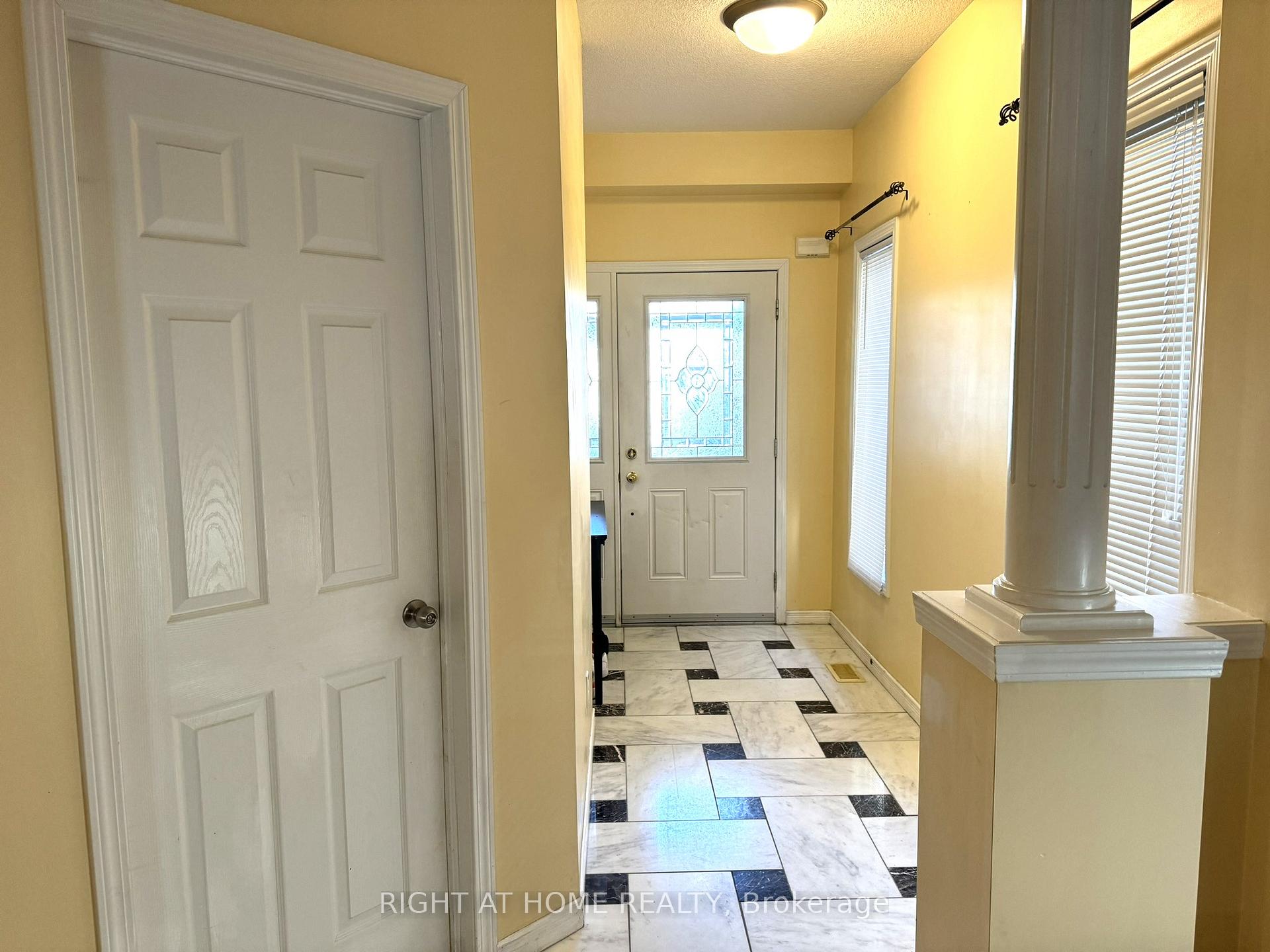 Photo 3 of 252 Lemon Grass Crescent, Kitchener, Highland West — HOMEH