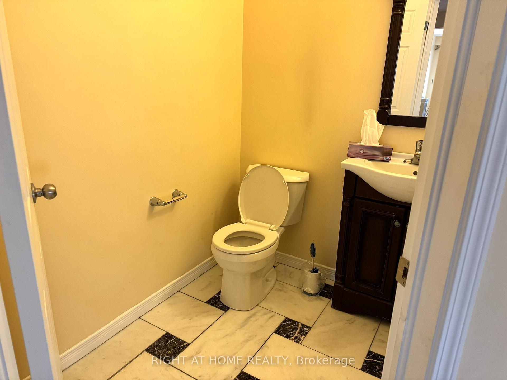 Photo 9 of 252 Lemon Grass Crescent, Kitchener, Highland West — HOMEH