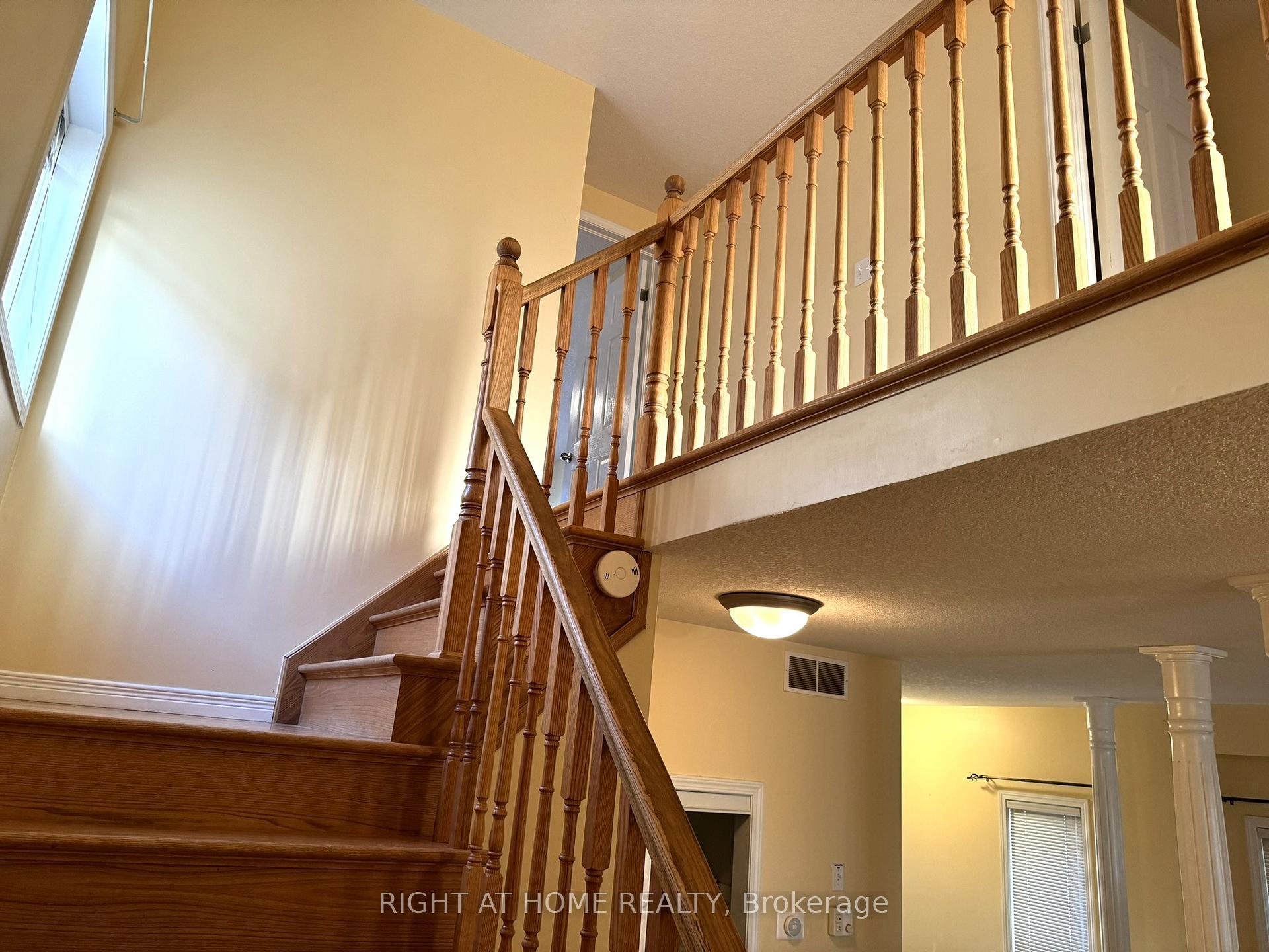 Photo 11 of 252 Lemon Grass Crescent, Kitchener, Highland West — HOMEH