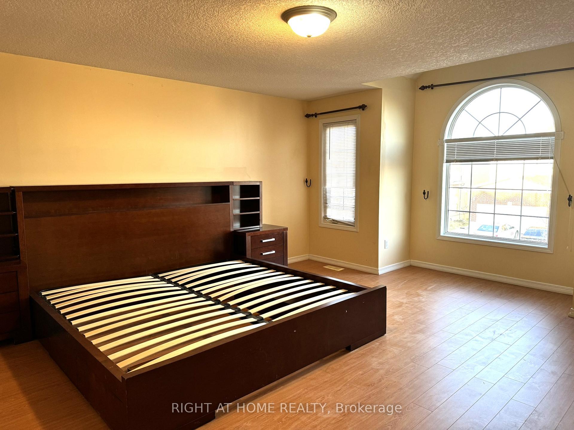 Photo 12 of 252 Lemon Grass Crescent, Kitchener, Highland West — HOMEH
