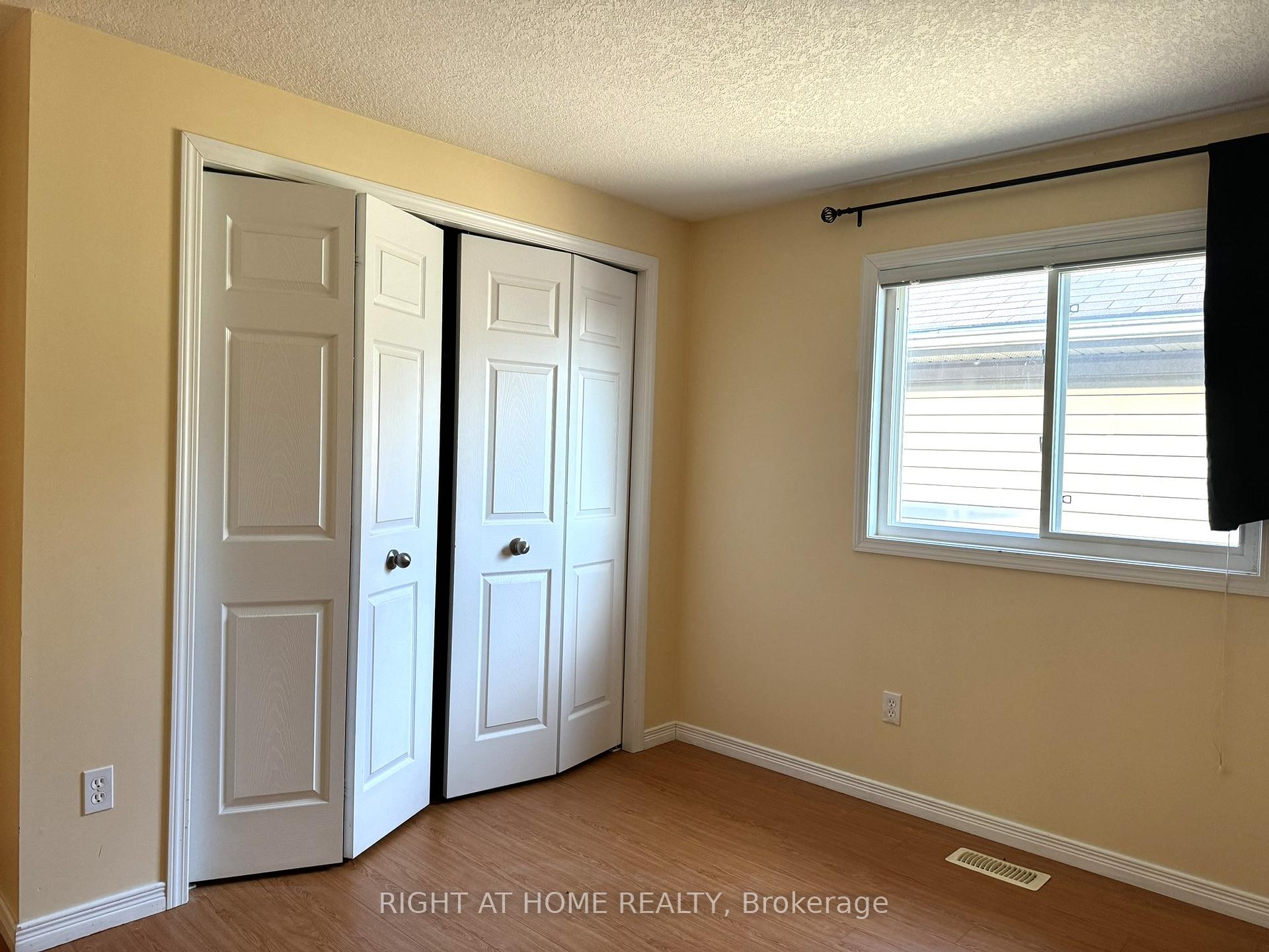 Photo 14 of 252 Lemon Grass Crescent, Kitchener, Highland West — HOMEH