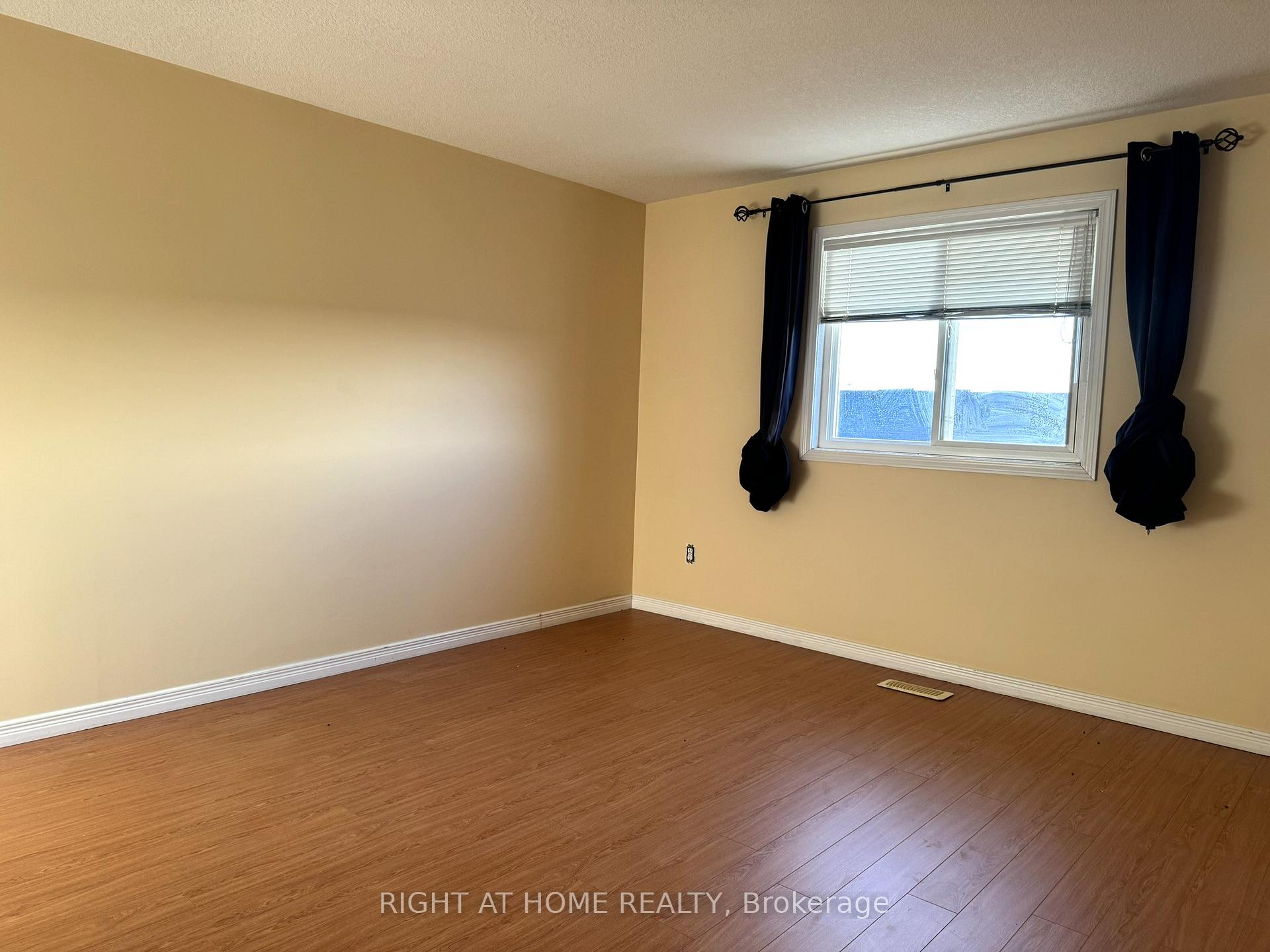 Photo 15 of 252 Lemon Grass Crescent, Kitchener, Highland West — HOMEH