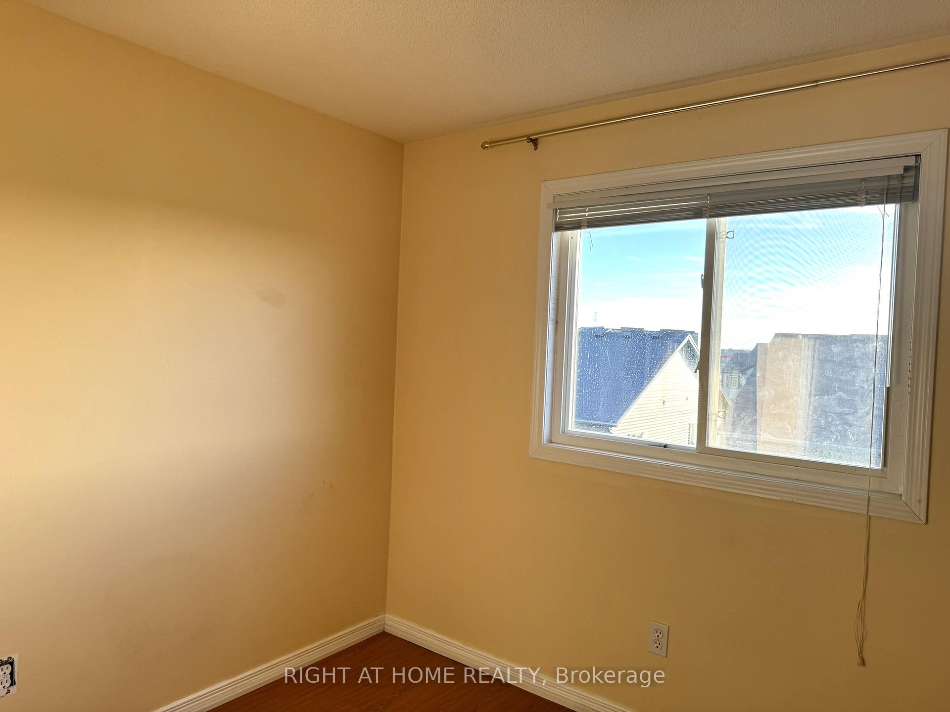 Photo 16 of 252 Lemon Grass Crescent, Kitchener, Highland West — HOMEH