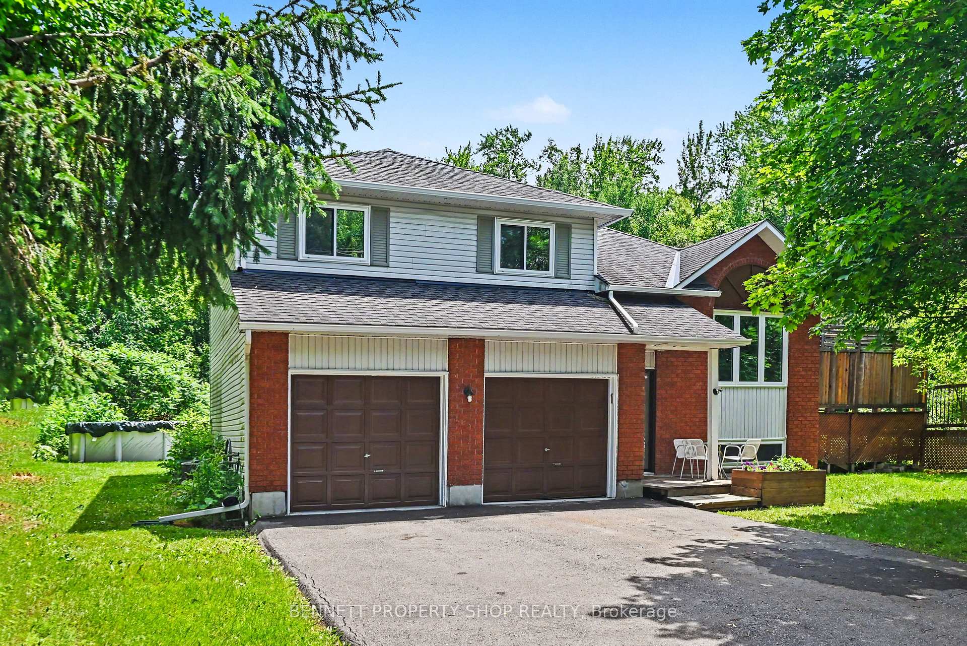 Photo of 230 Cardinal Crescent