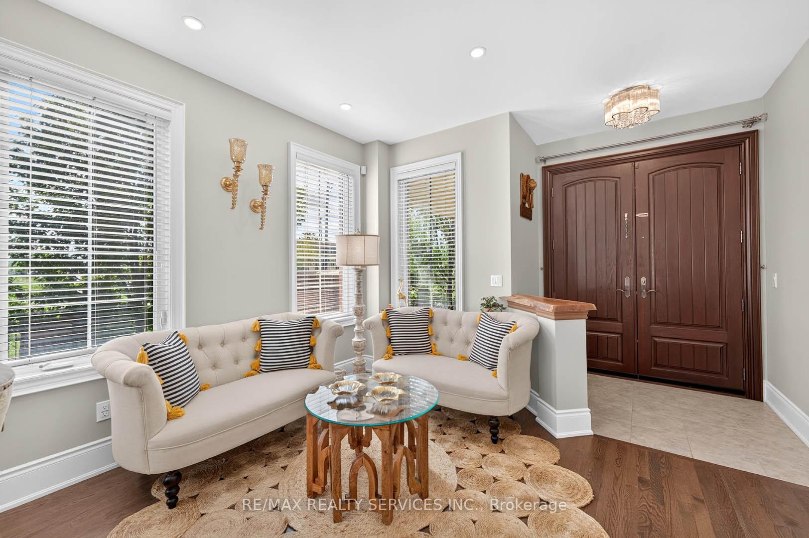 Photo 5 of 1 Dolbyhill Drive, Brampton, Sandringham-Wellington North — HOMEH
