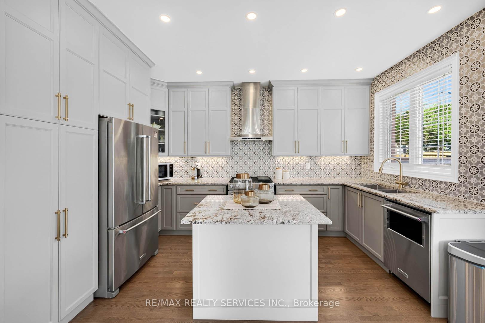 Photo 11 of 1 Dolbyhill Drive, Brampton, Sandringham-Wellington North — HOMEH