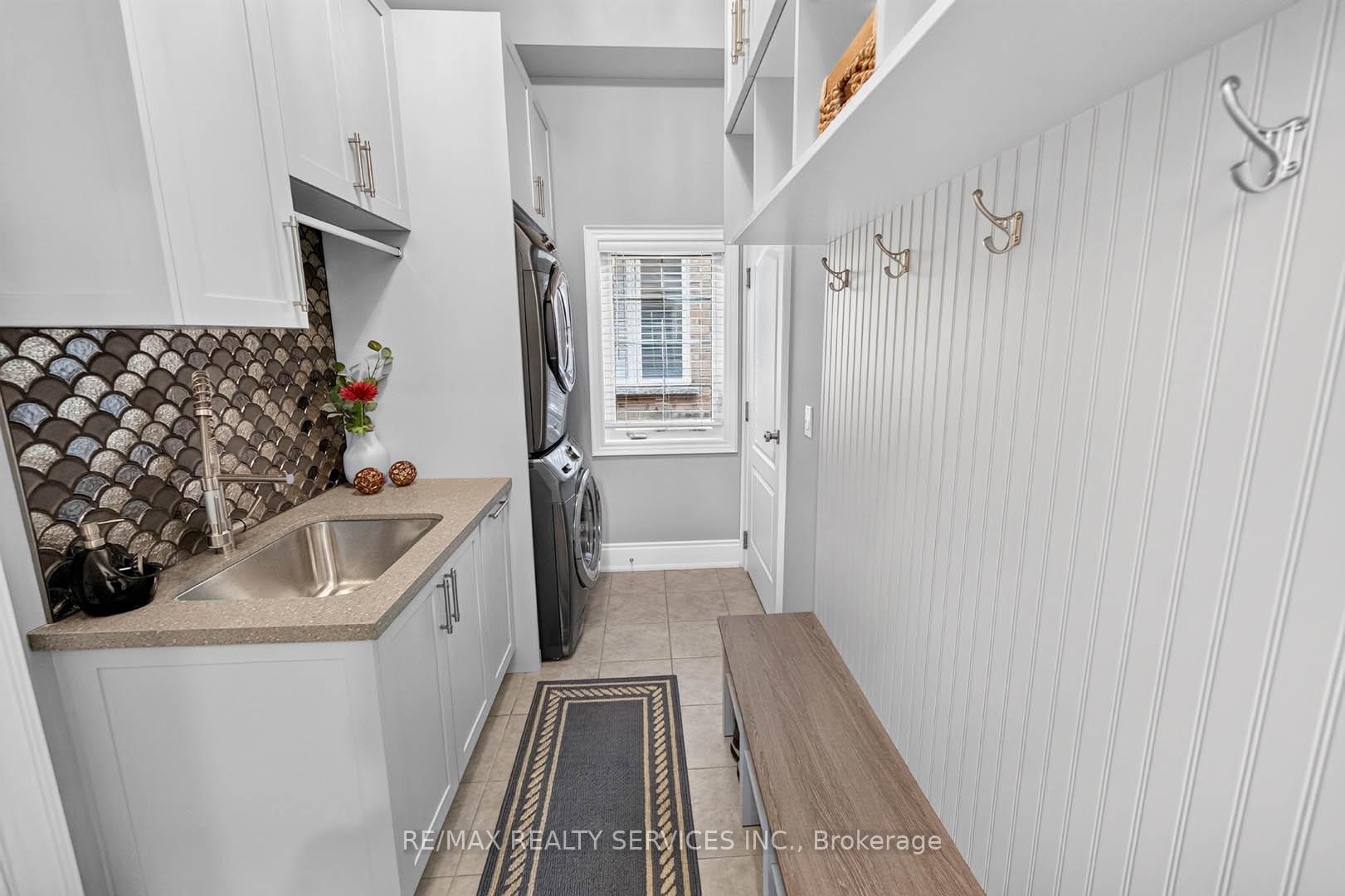 Photo 15 of 1 Dolbyhill Drive, Brampton, Sandringham-Wellington North — HOMEH