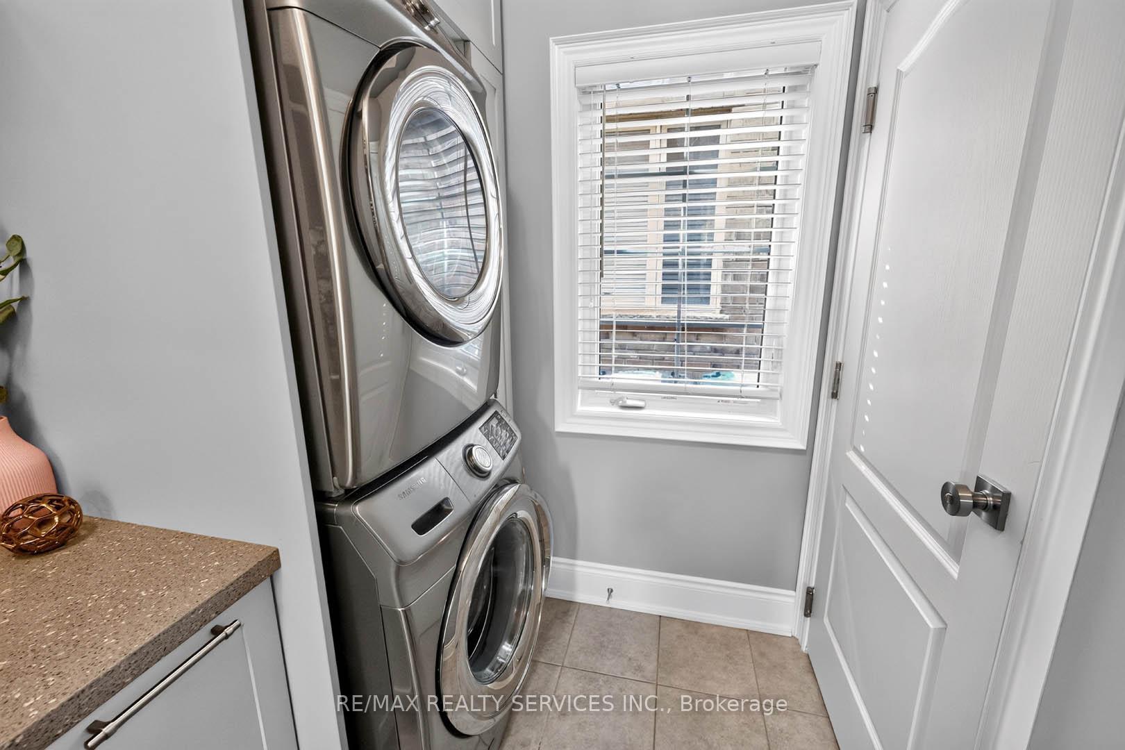 Photo 16 of 1 Dolbyhill Drive, Brampton, Sandringham-Wellington North — HOMEH