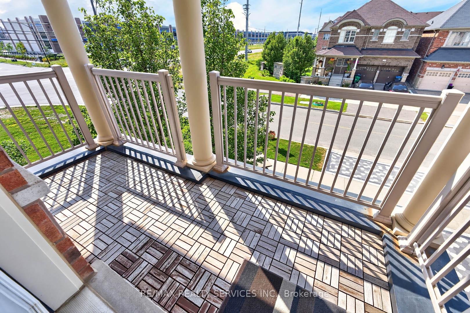Photo 25 of 1 Dolbyhill Drive, Brampton, Sandringham-Wellington North — HOMEH