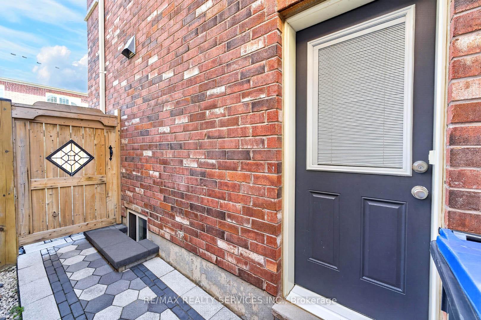Photo 32 of 1 Dolbyhill Drive, Brampton, Sandringham-Wellington North — HOMEH