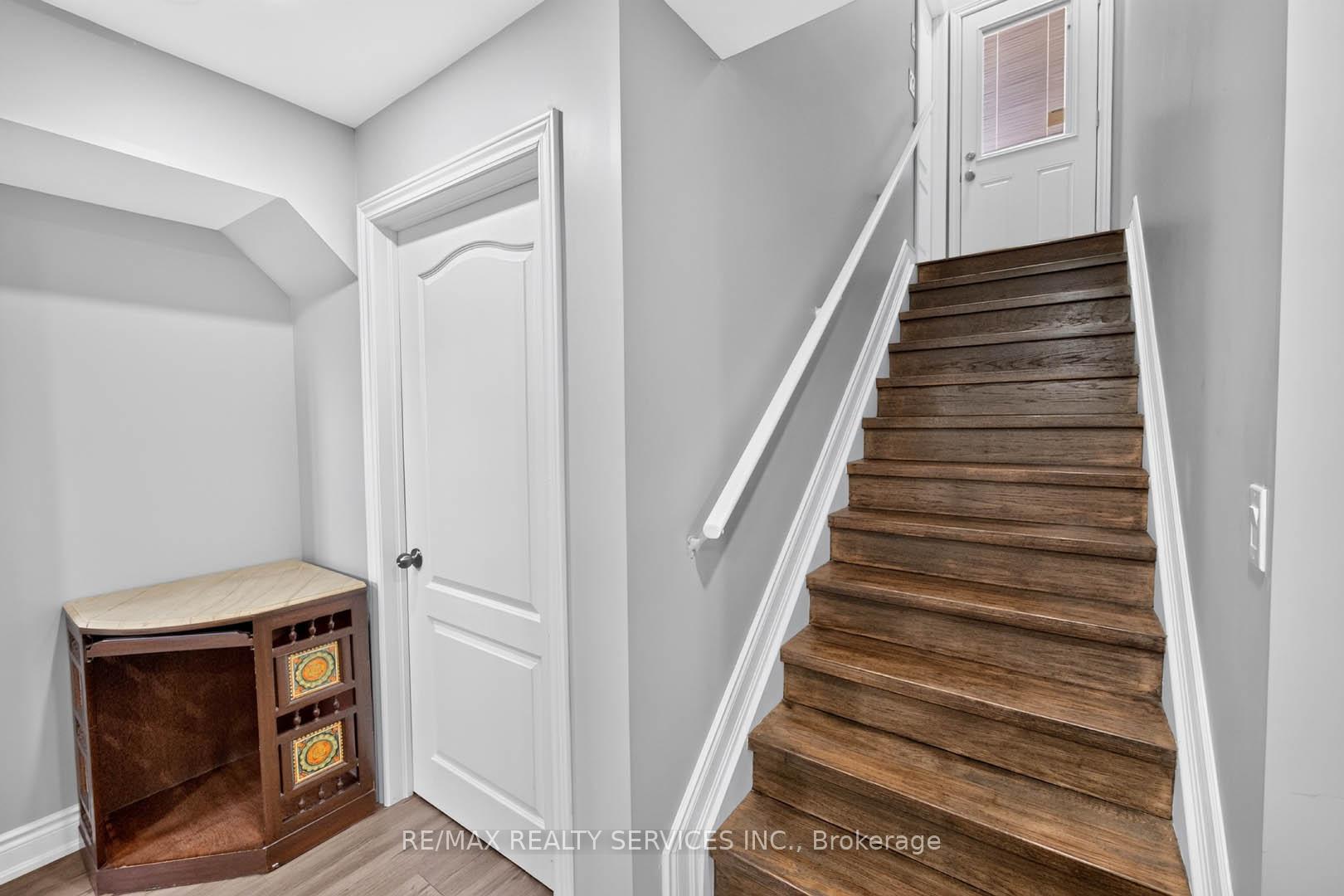 Photo 33 of 1 Dolbyhill Drive, Brampton, Sandringham-Wellington North — HOMEH