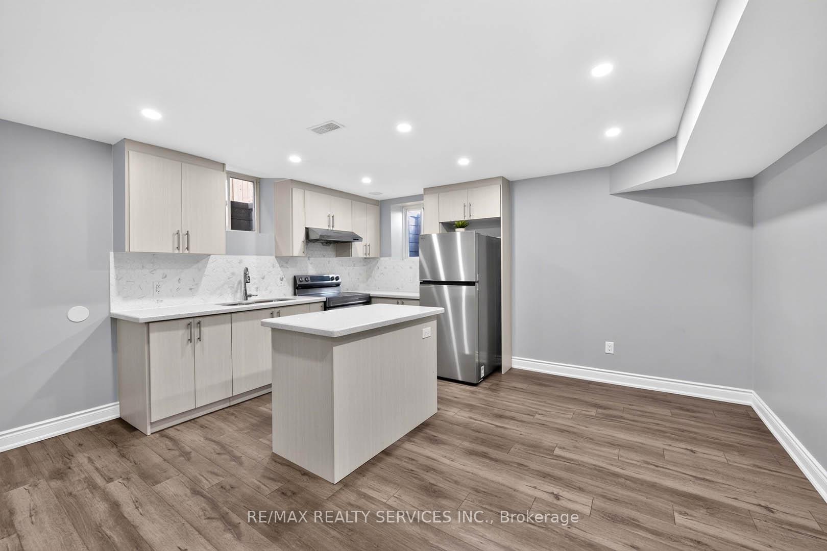 Photo 34 of 1 Dolbyhill Drive, Brampton, Sandringham-Wellington North — HOMEH