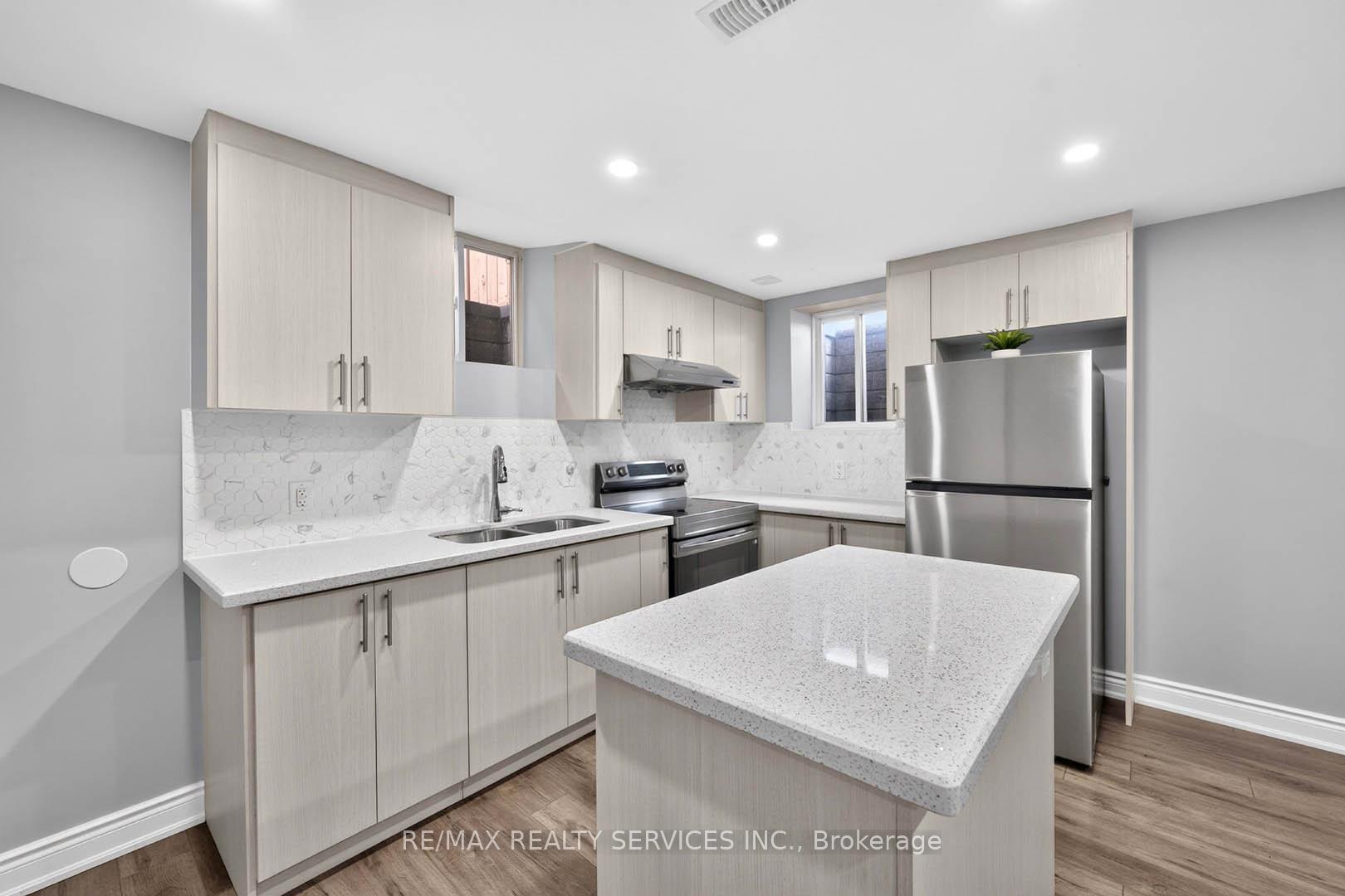 Photo 35 of 1 Dolbyhill Drive, Brampton, Sandringham-Wellington North — HOMEH