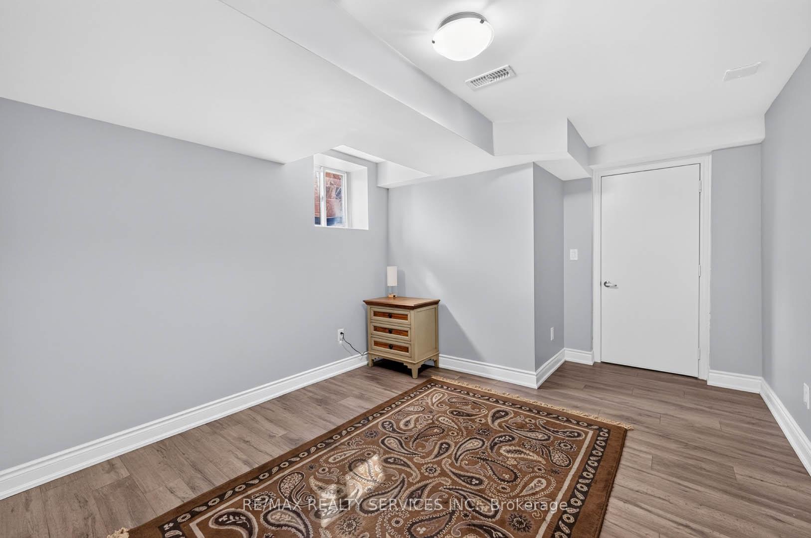Photo 37 of 1 Dolbyhill Drive, Brampton, Sandringham-Wellington North — HOMEH