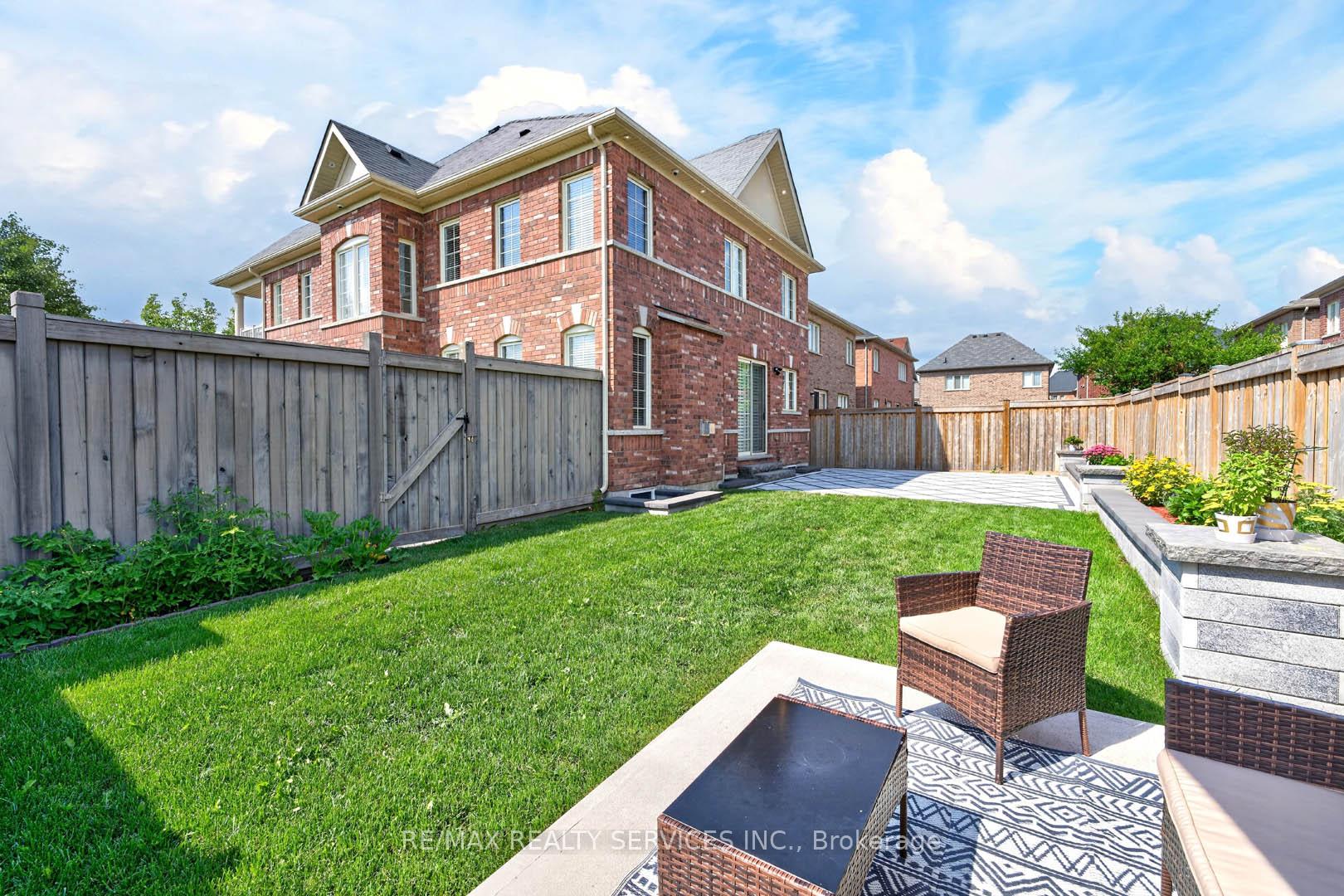 Photo 42 of 1 Dolbyhill Drive, Brampton, Sandringham-Wellington North — HOMEH