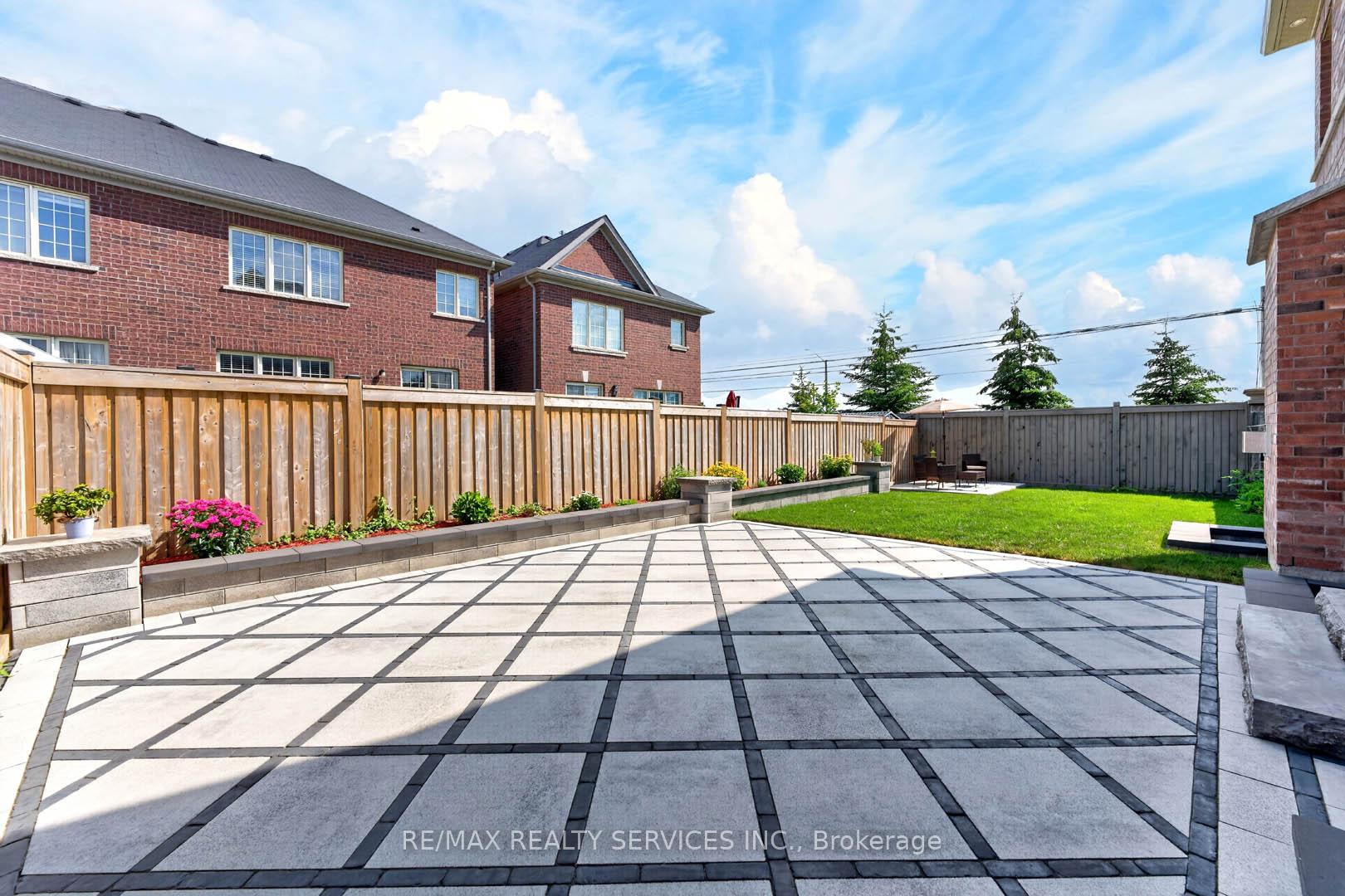 Photo 44 of 1 Dolbyhill Drive, Brampton, Sandringham-Wellington North — HOMEH