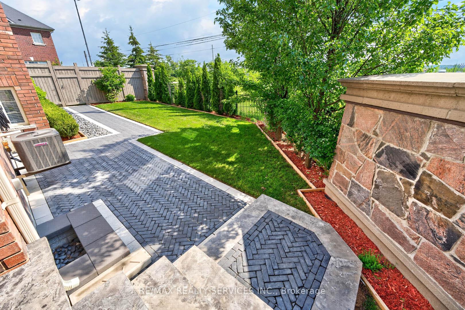 Photo 46 of 1 Dolbyhill Drive, Brampton, Sandringham-Wellington North — HOMEH