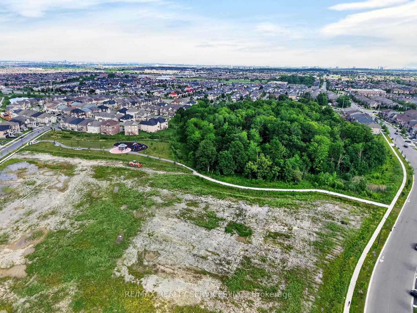 Photo 49 of 1 Dolbyhill Drive, Brampton, Sandringham-Wellington North — HOMEH