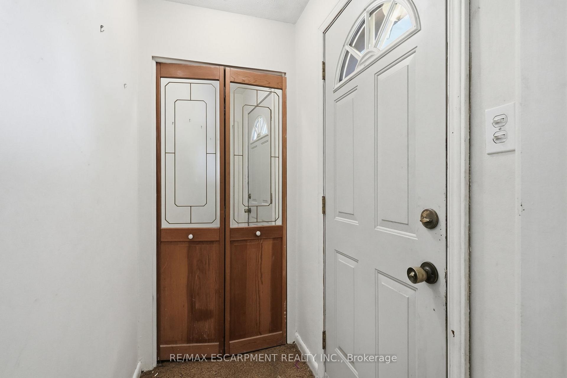 Photo 3 of 34 Eaton Place, Hamilton, McQuesten — HOMEH