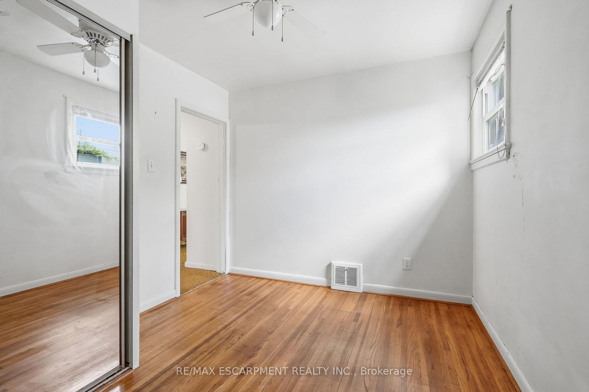 Photo 10 of 34 Eaton Place, Hamilton, McQuesten — HOMEH