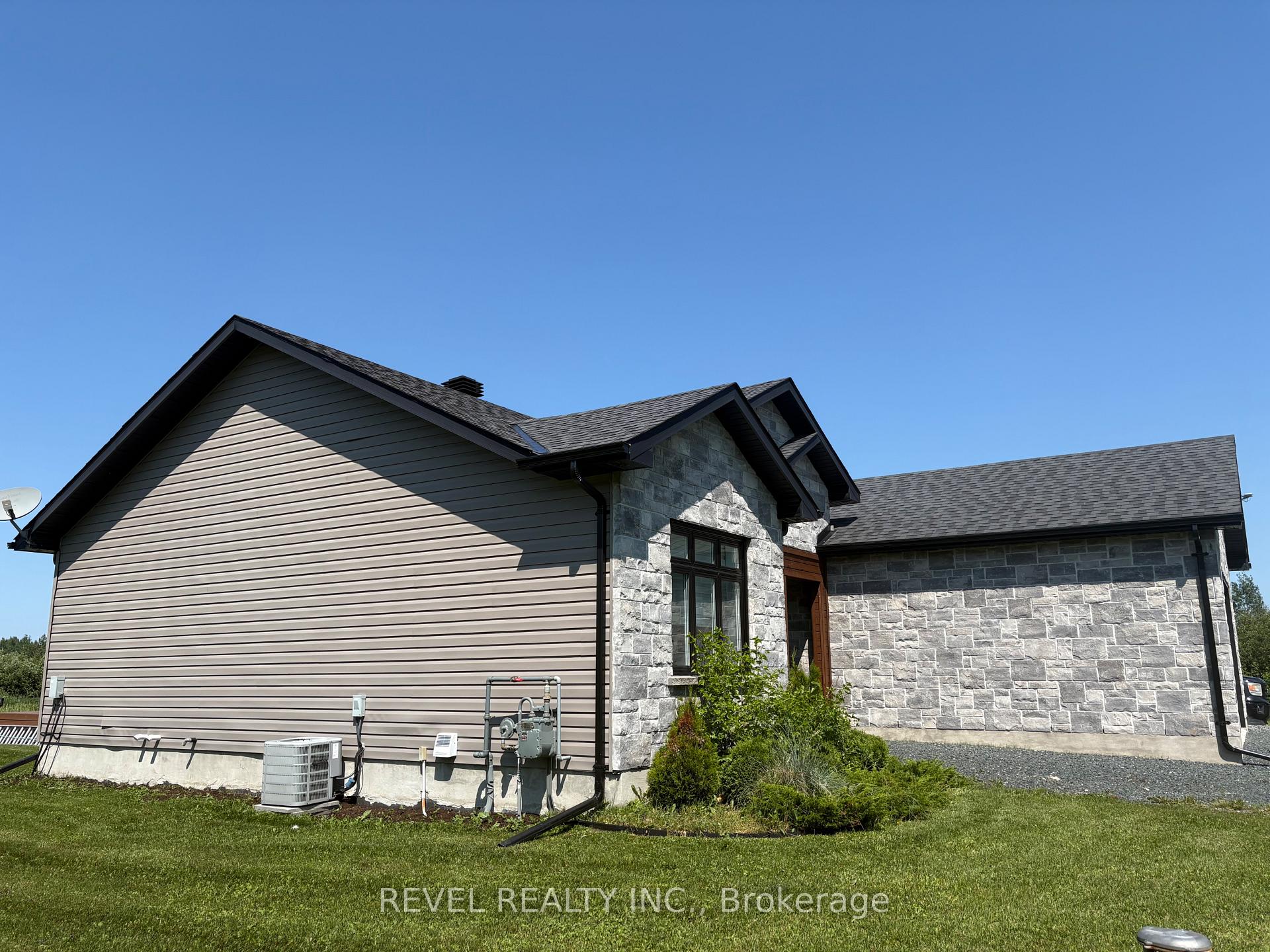 Photo 2 of 983 Highway 652, Cochrane — HOMEH