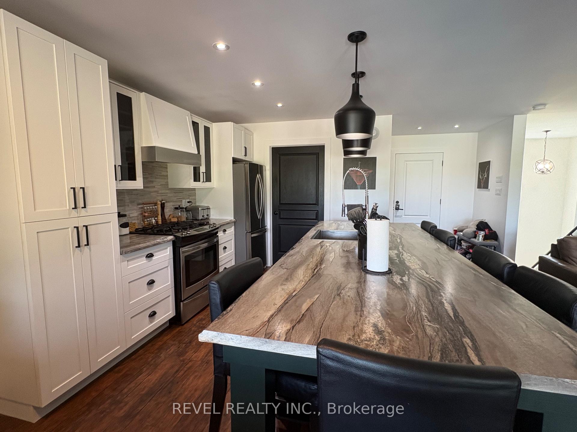 Photo 10 of 983 Highway 652, Cochrane — HOMEH