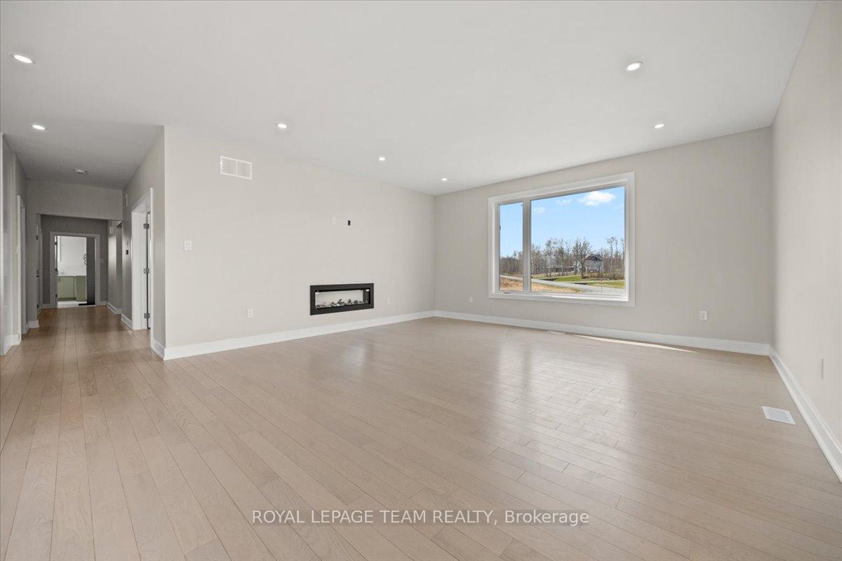 Photo 4 of 72 Synergy Way, Ottawa, Kanata - Kanata (North West) — HOMEH