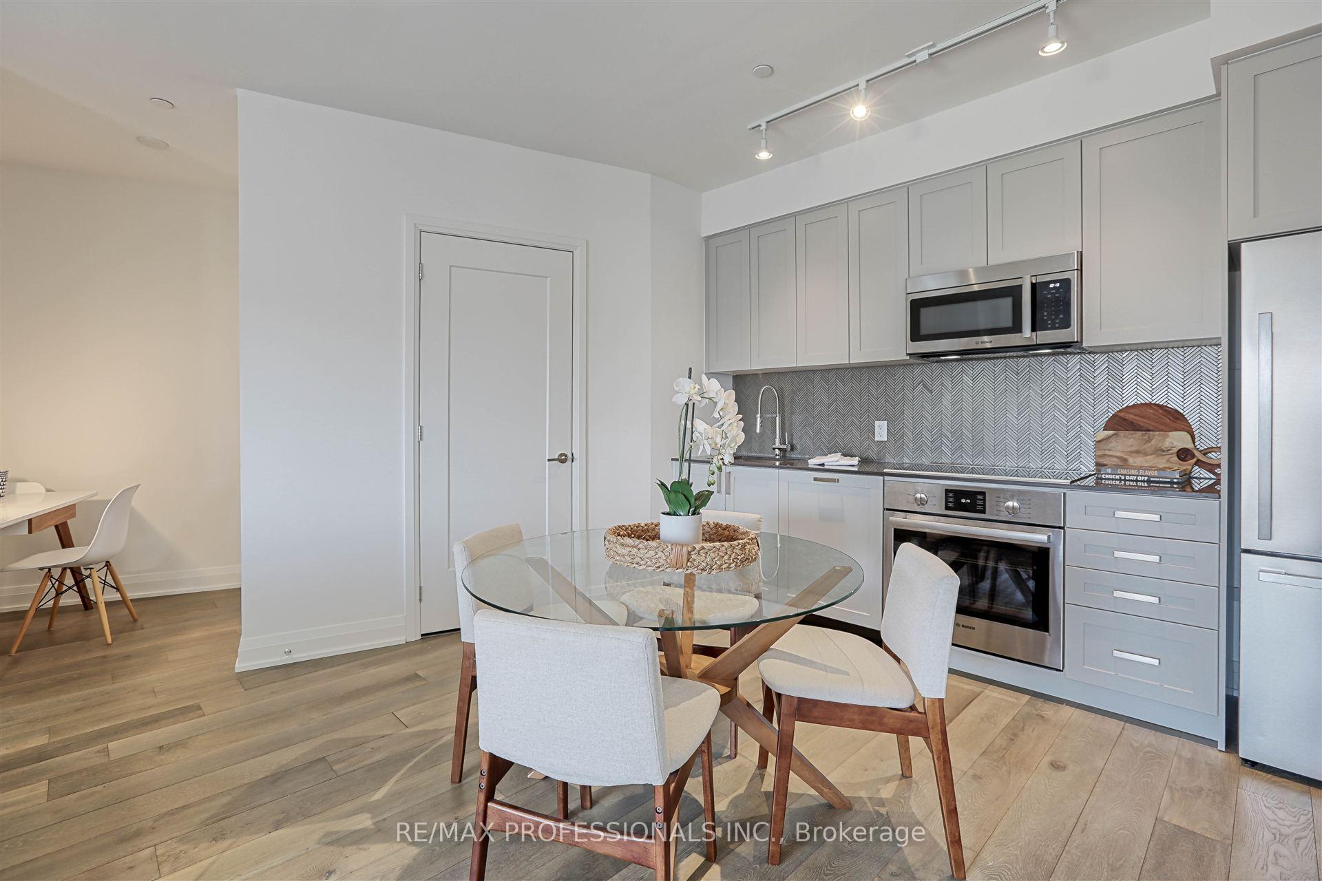 Photo 9 of Unit 907, 293 The Kingsway, Etobicoke, Edenbridge-Humber Valley — HOMEH