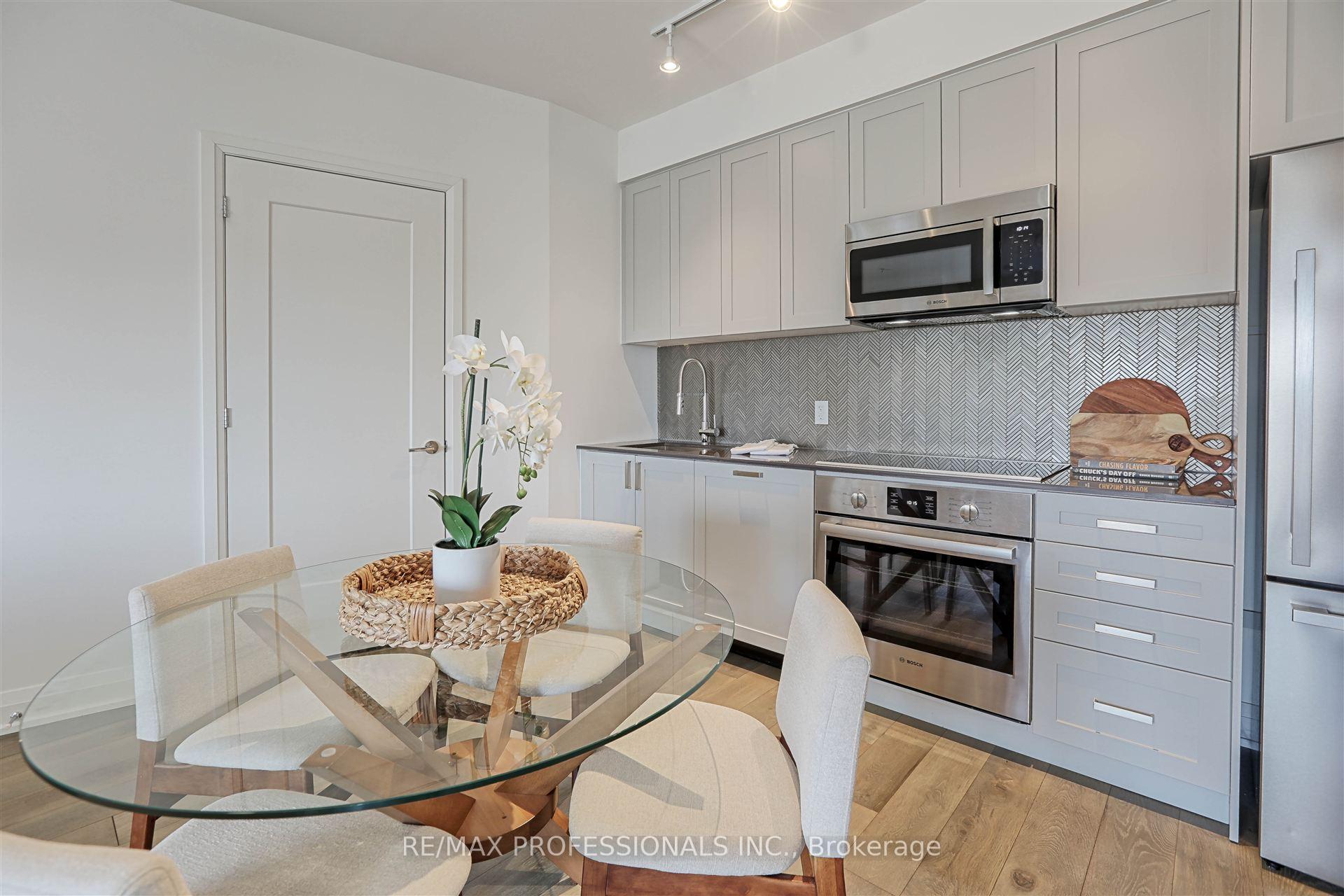 Photo 11 of Unit 907, 293 The Kingsway, Etobicoke, Edenbridge-Humber Valley — HOMEH