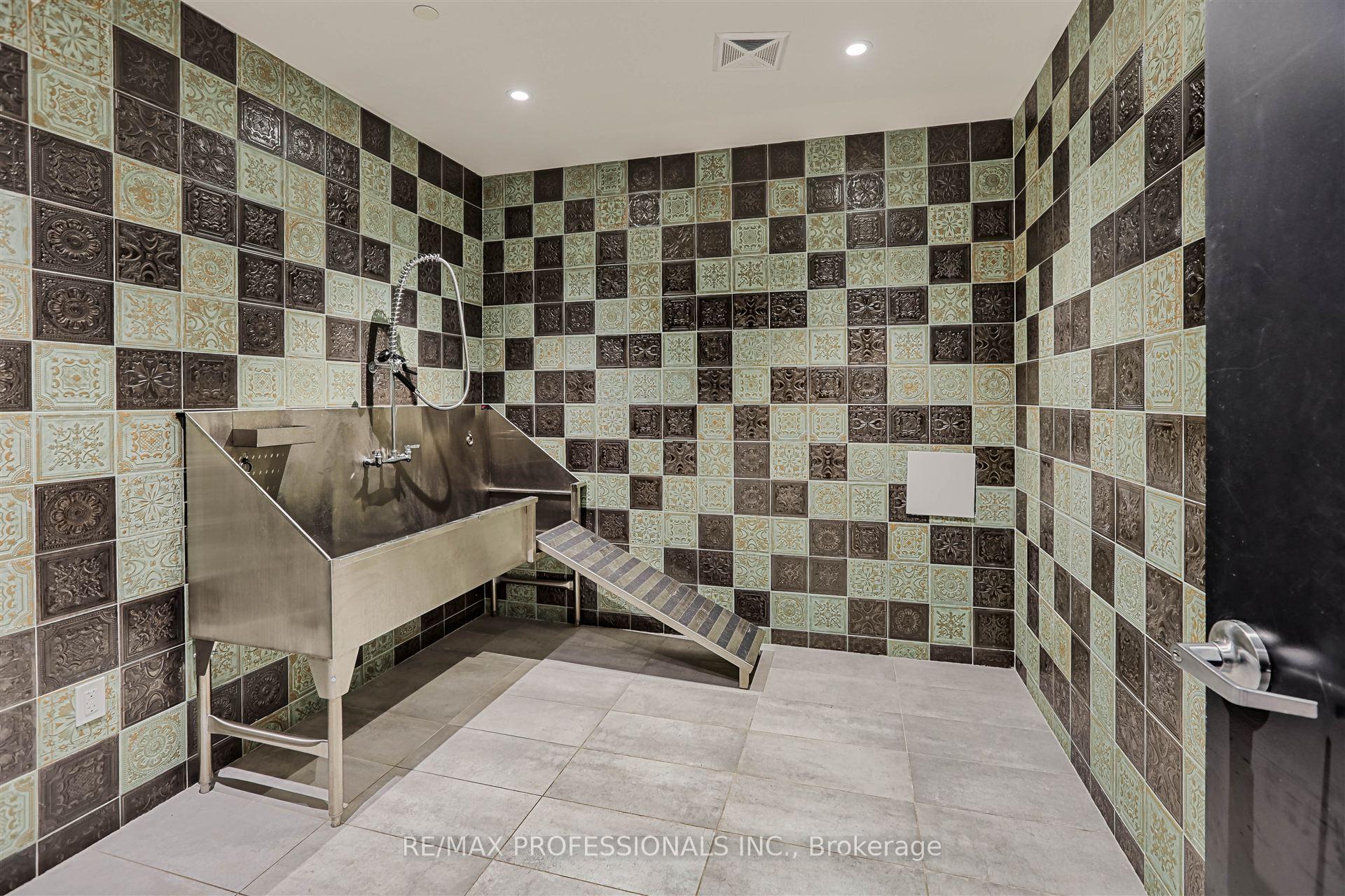 Photo 42 of Unit 907, 293 The Kingsway, Etobicoke, Edenbridge-Humber Valley — HOMEH