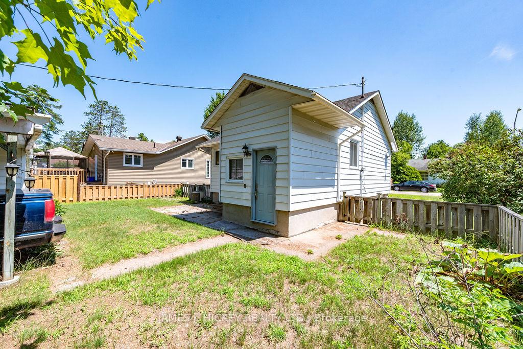 Photo 38 of 47 Wolfe Avenue, Deep River, Deep River — HOMEH