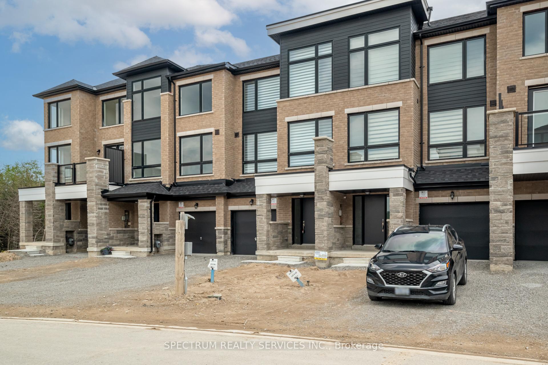 Photo 3 of 146 Blue Forest Crescent, Barrie, Innis-Shore — HOMEH
