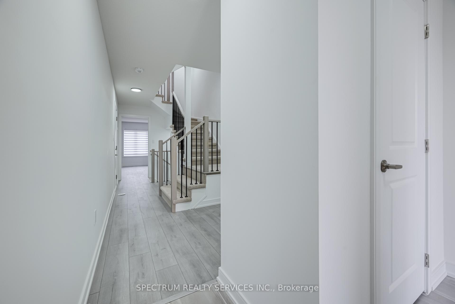 Photo 6 of 146 Blue Forest Crescent, Barrie, Innis-Shore — HOMEH
