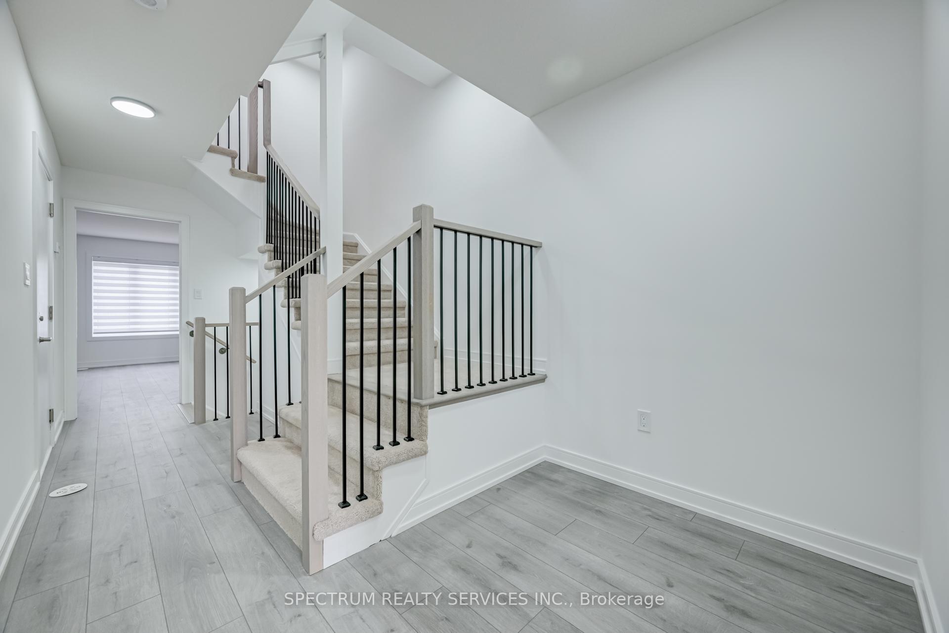 Photo 7 of 146 Blue Forest Crescent, Barrie, Innis-Shore — HOMEH