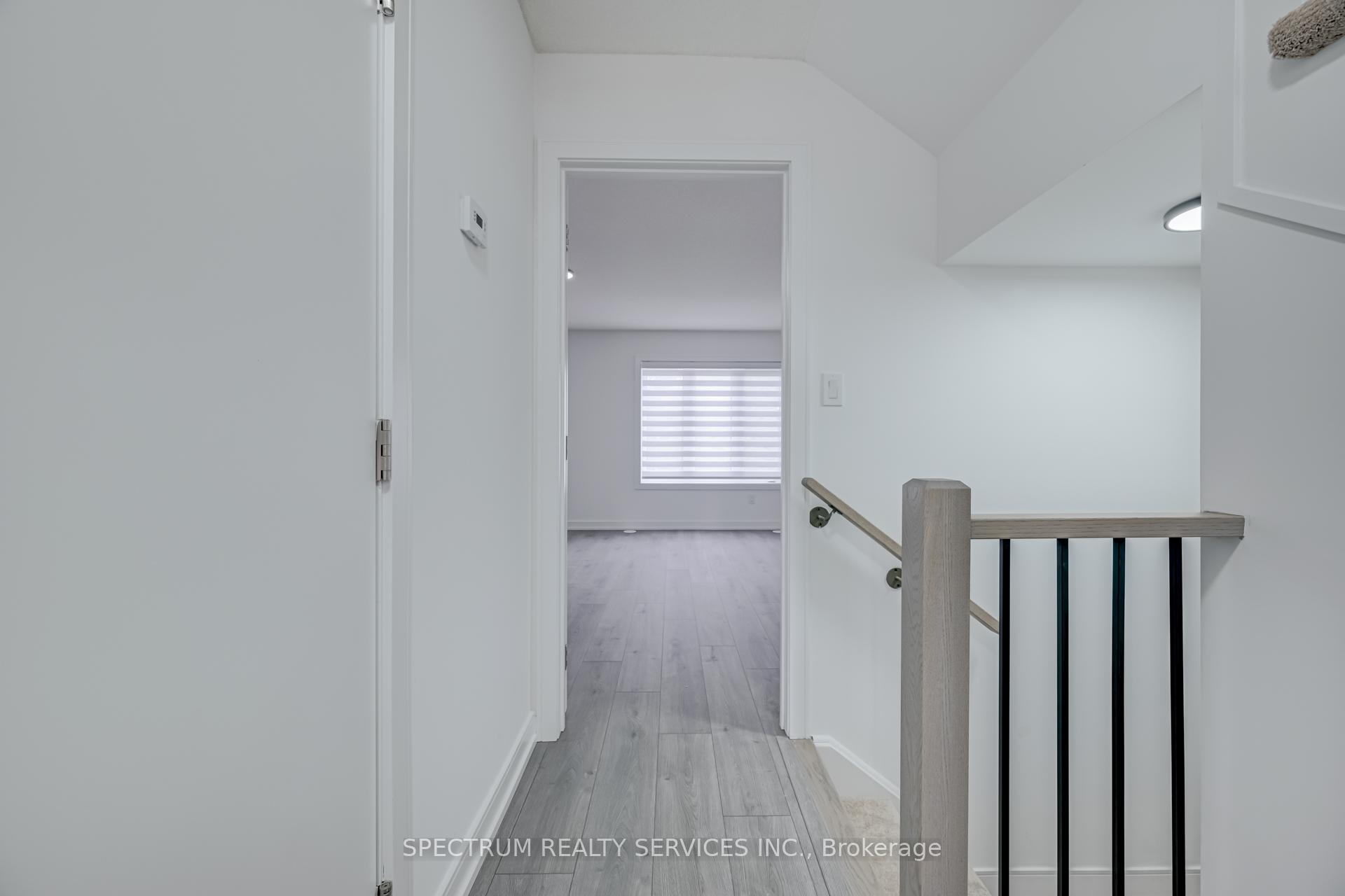 Photo 8 of 146 Blue Forest Crescent, Barrie, Innis-Shore — HOMEH