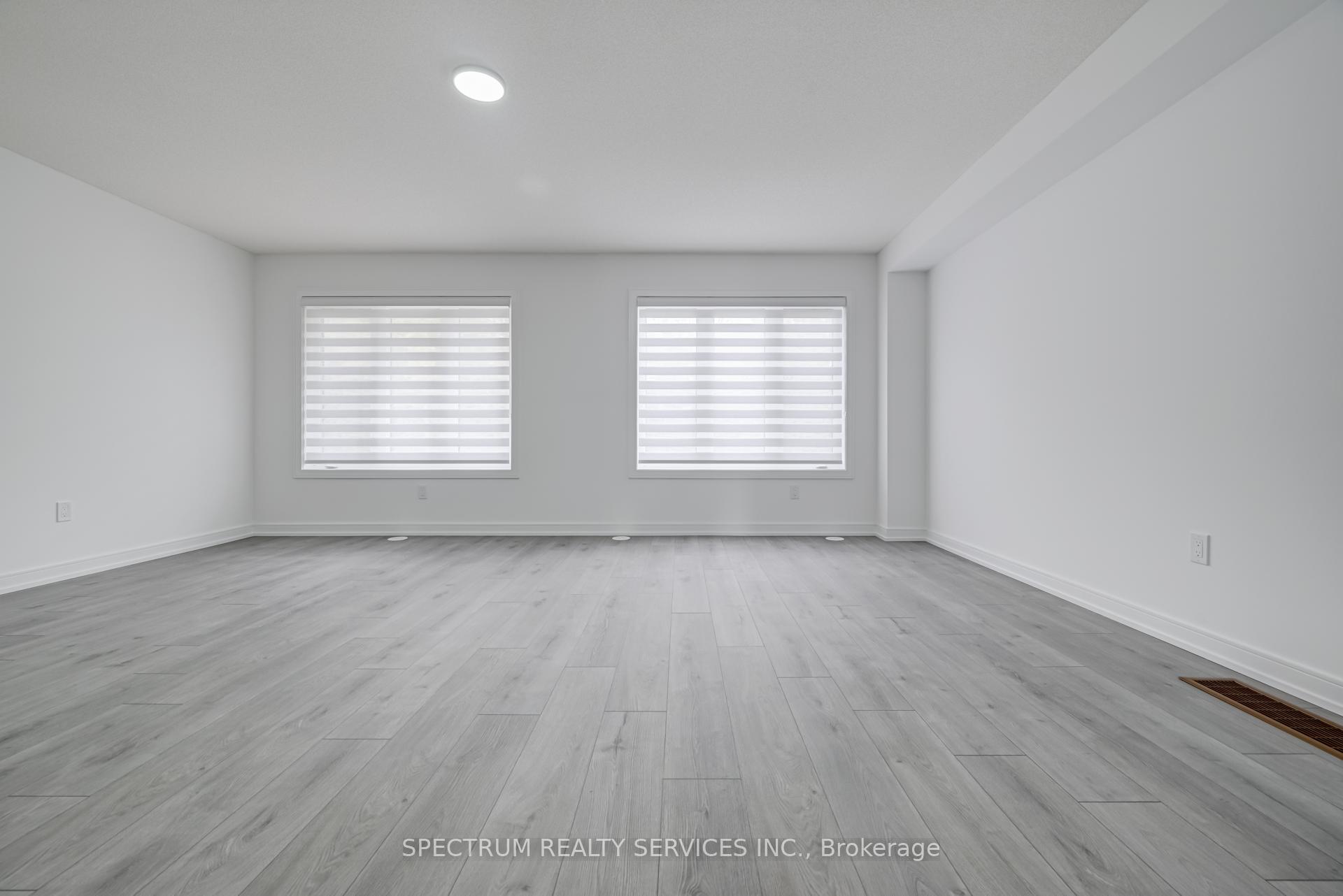 Photo 9 of 146 Blue Forest Crescent, Barrie, Innis-Shore — HOMEH