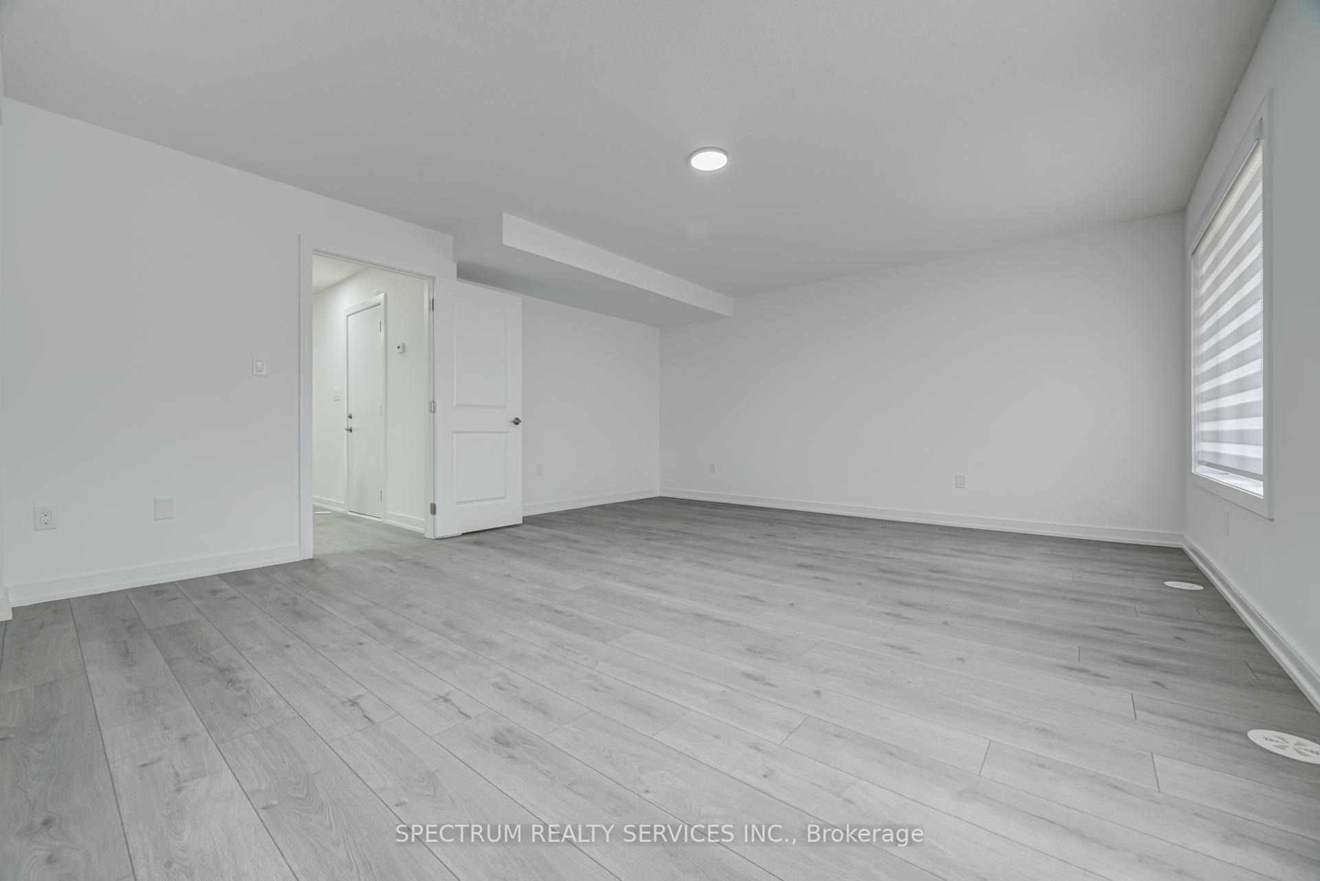 Photo 10 of 146 Blue Forest Crescent, Barrie, Innis-Shore — HOMEH