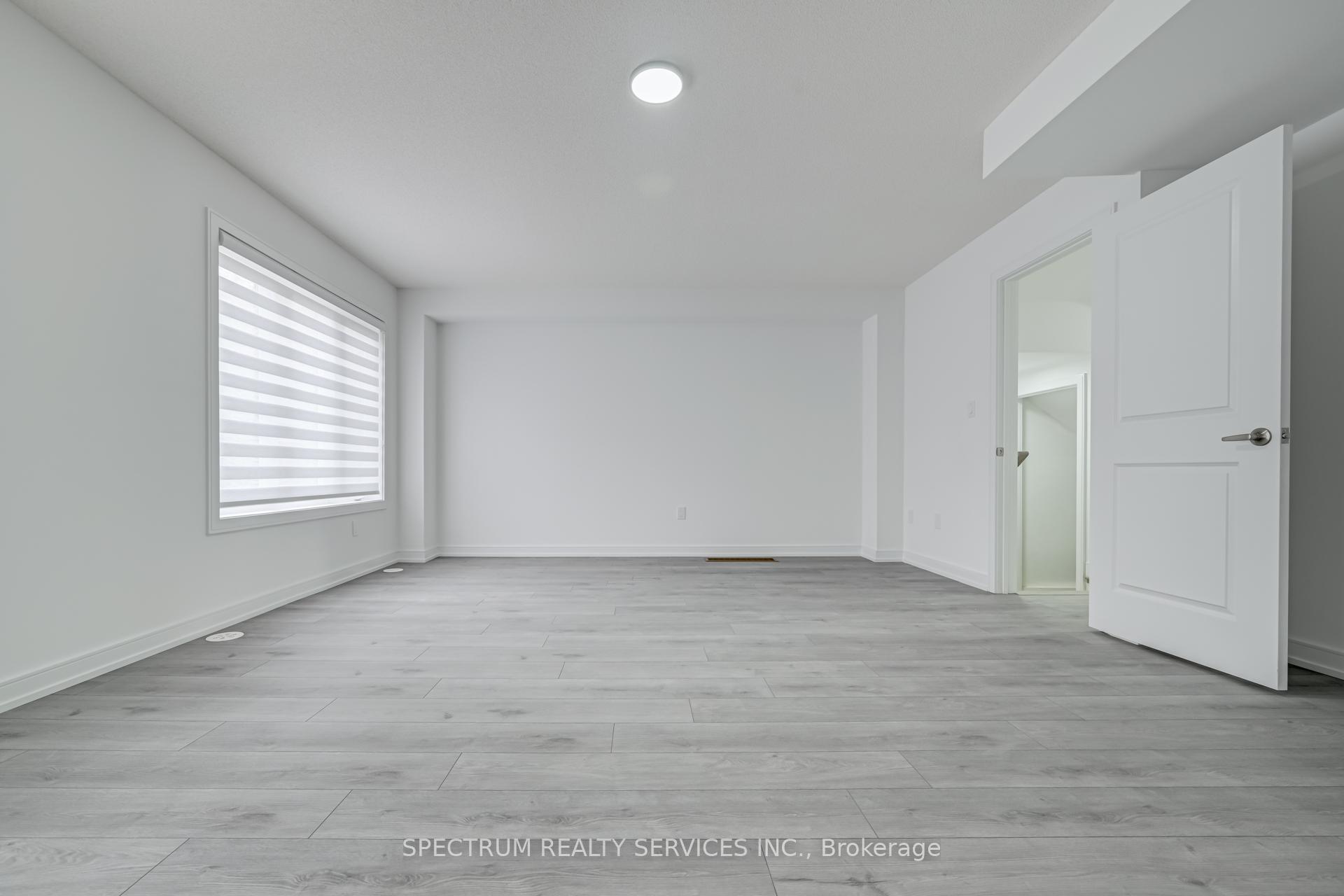 Photo 11 of 146 Blue Forest Crescent, Barrie, Innis-Shore — HOMEH