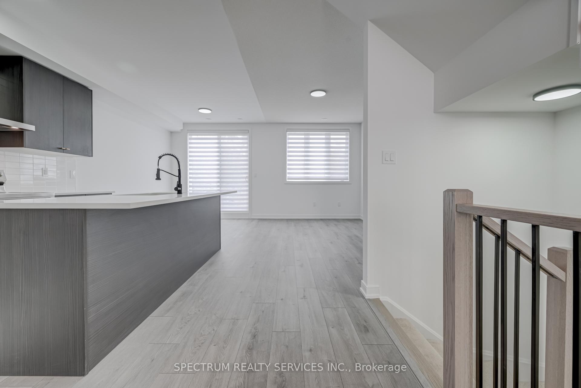 Photo 13 of 146 Blue Forest Crescent, Barrie, Innis-Shore — HOMEH