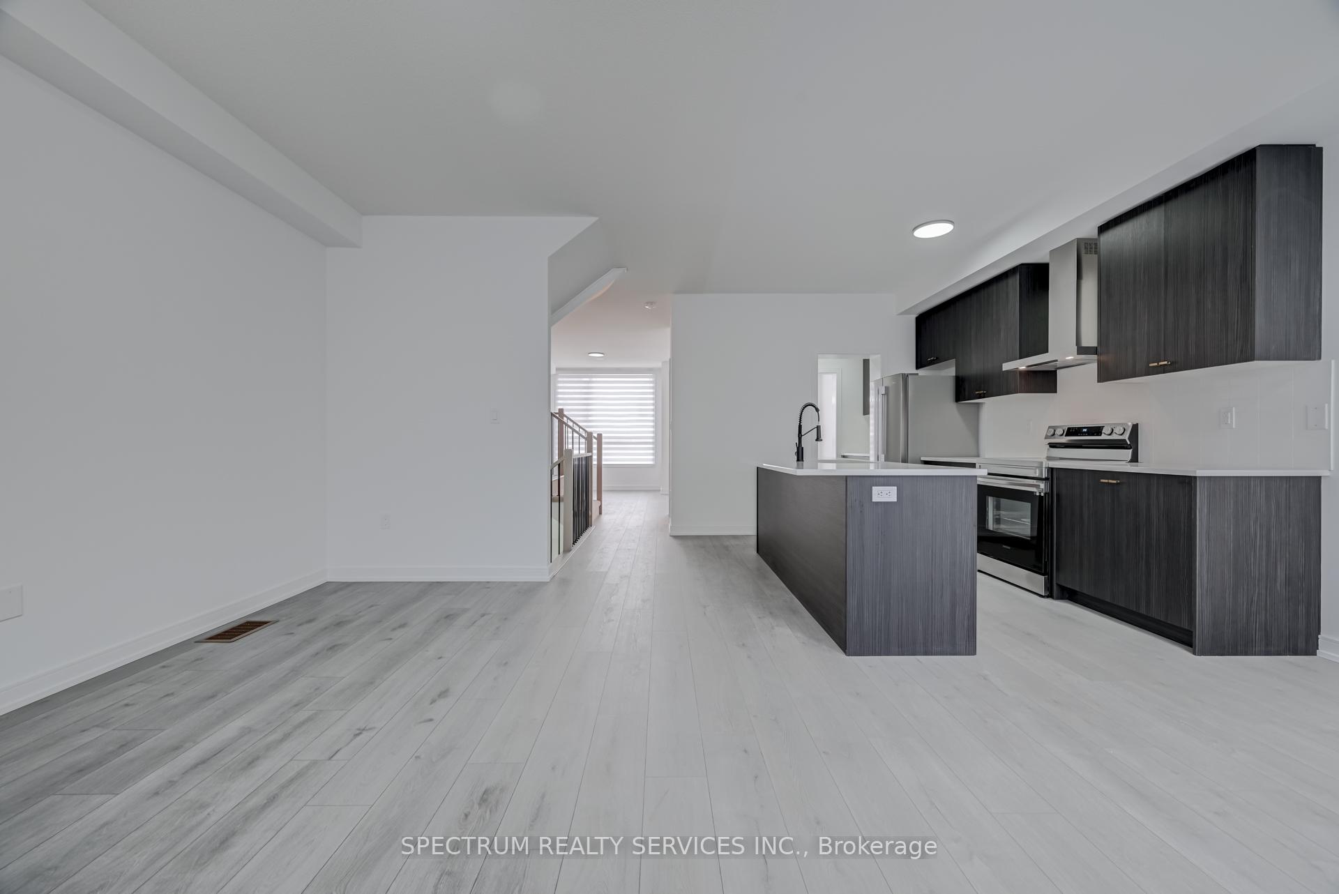 Photo 15 of 146 Blue Forest Crescent, Barrie, Innis-Shore — HOMEH