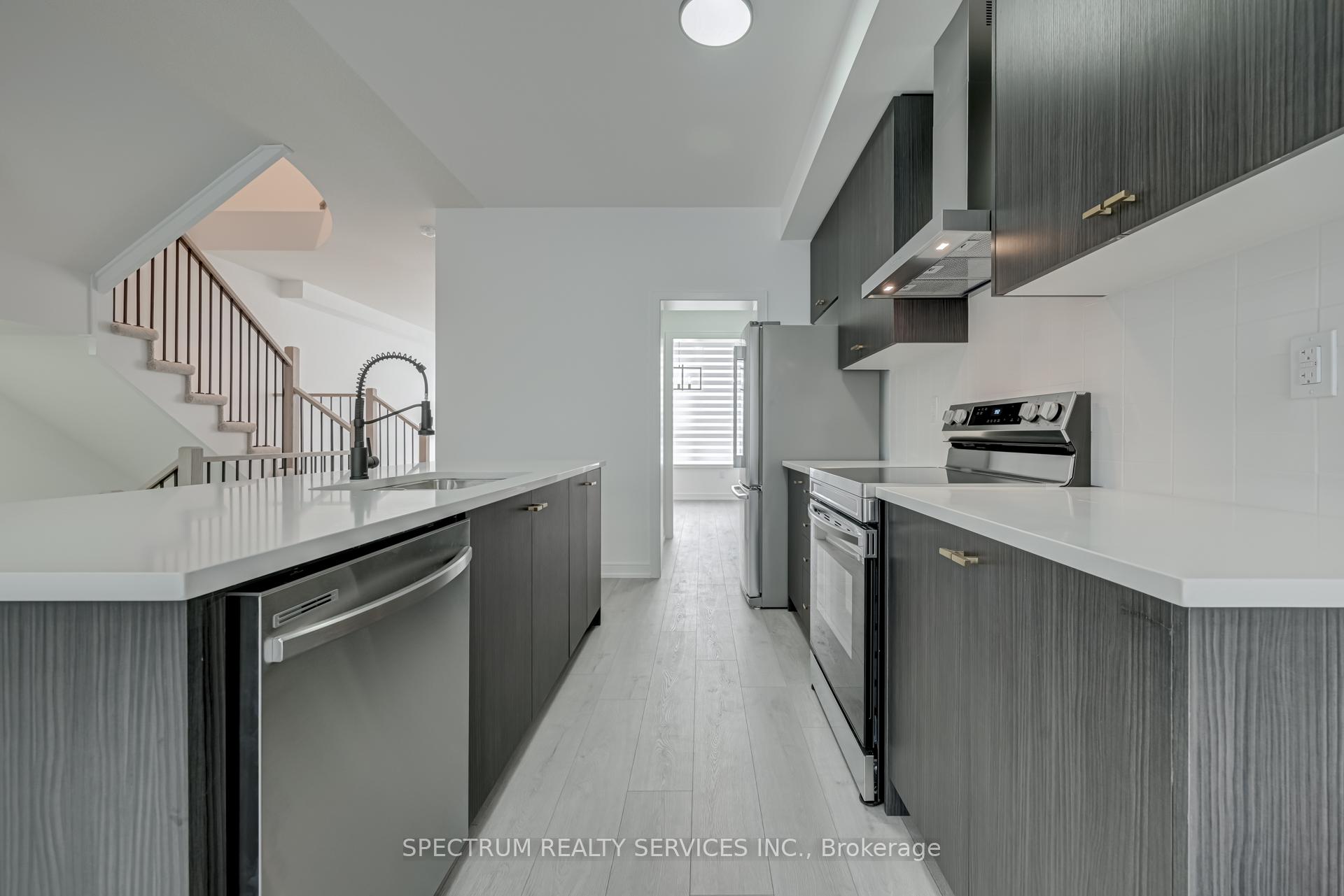 Photo 17 of 146 Blue Forest Crescent, Barrie, Innis-Shore — HOMEH