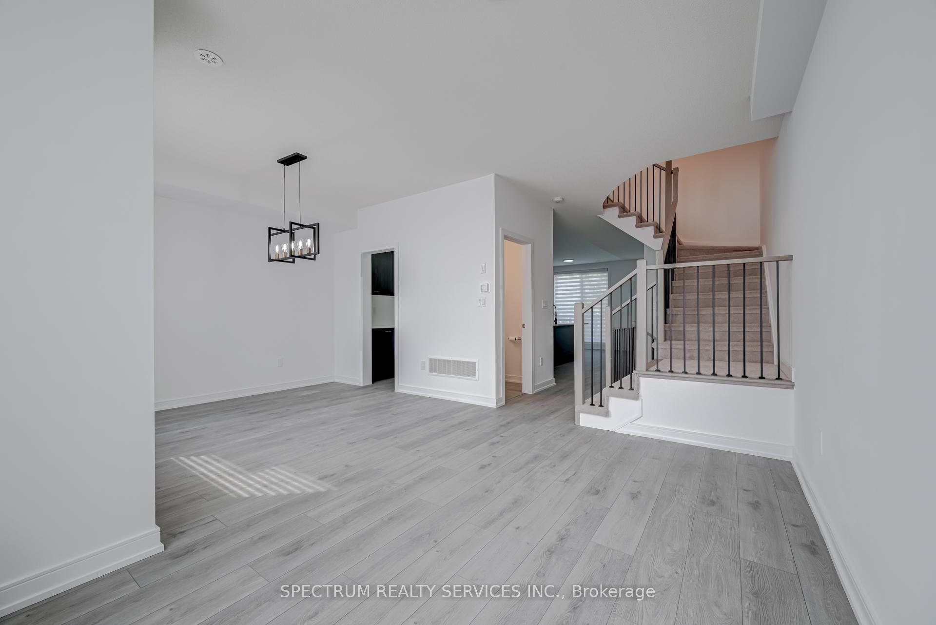 Photo 25 of 146 Blue Forest Crescent, Barrie, Innis-Shore — HOMEH