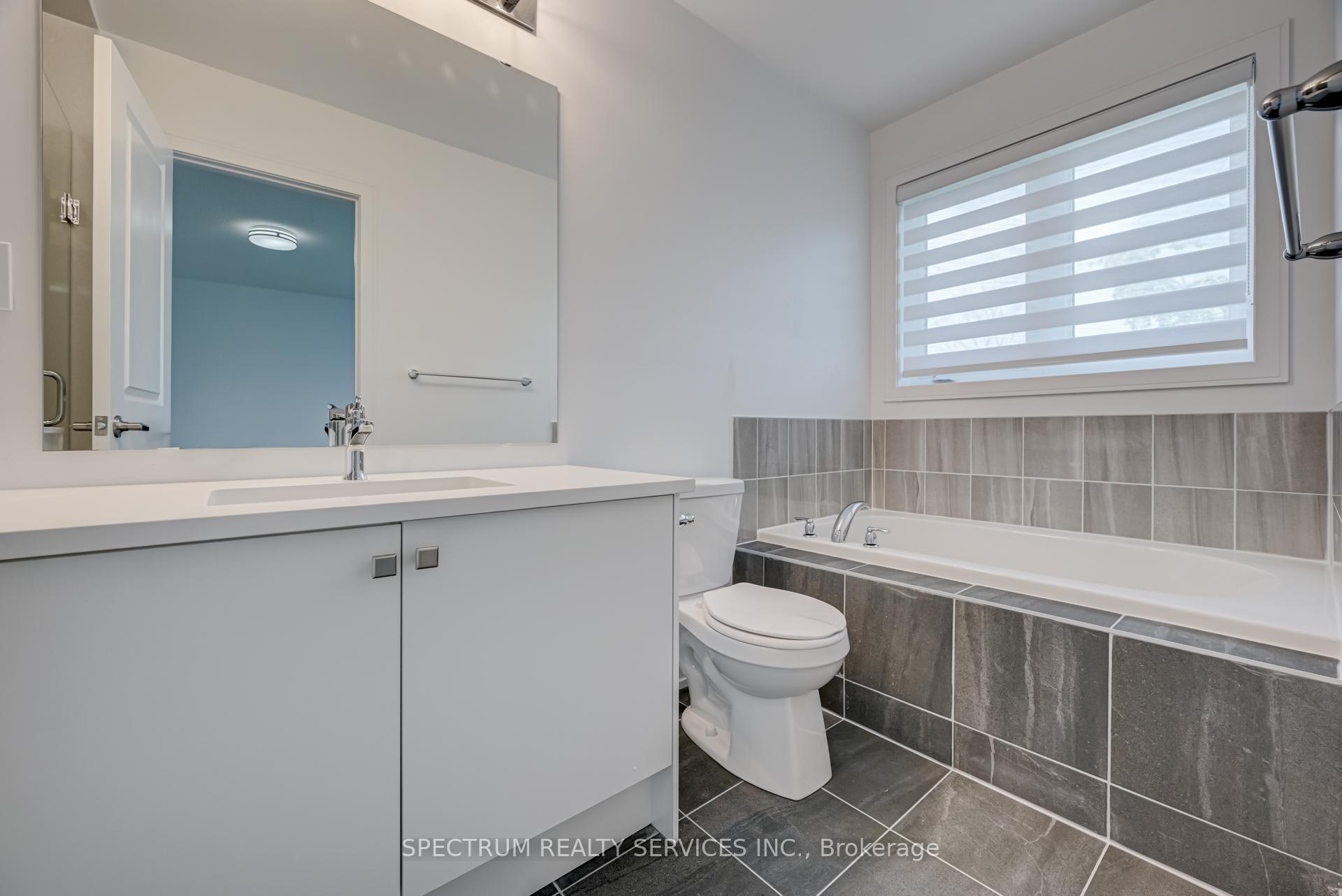 Photo 34 of 146 Blue Forest Crescent, Barrie, Innis-Shore — HOMEH