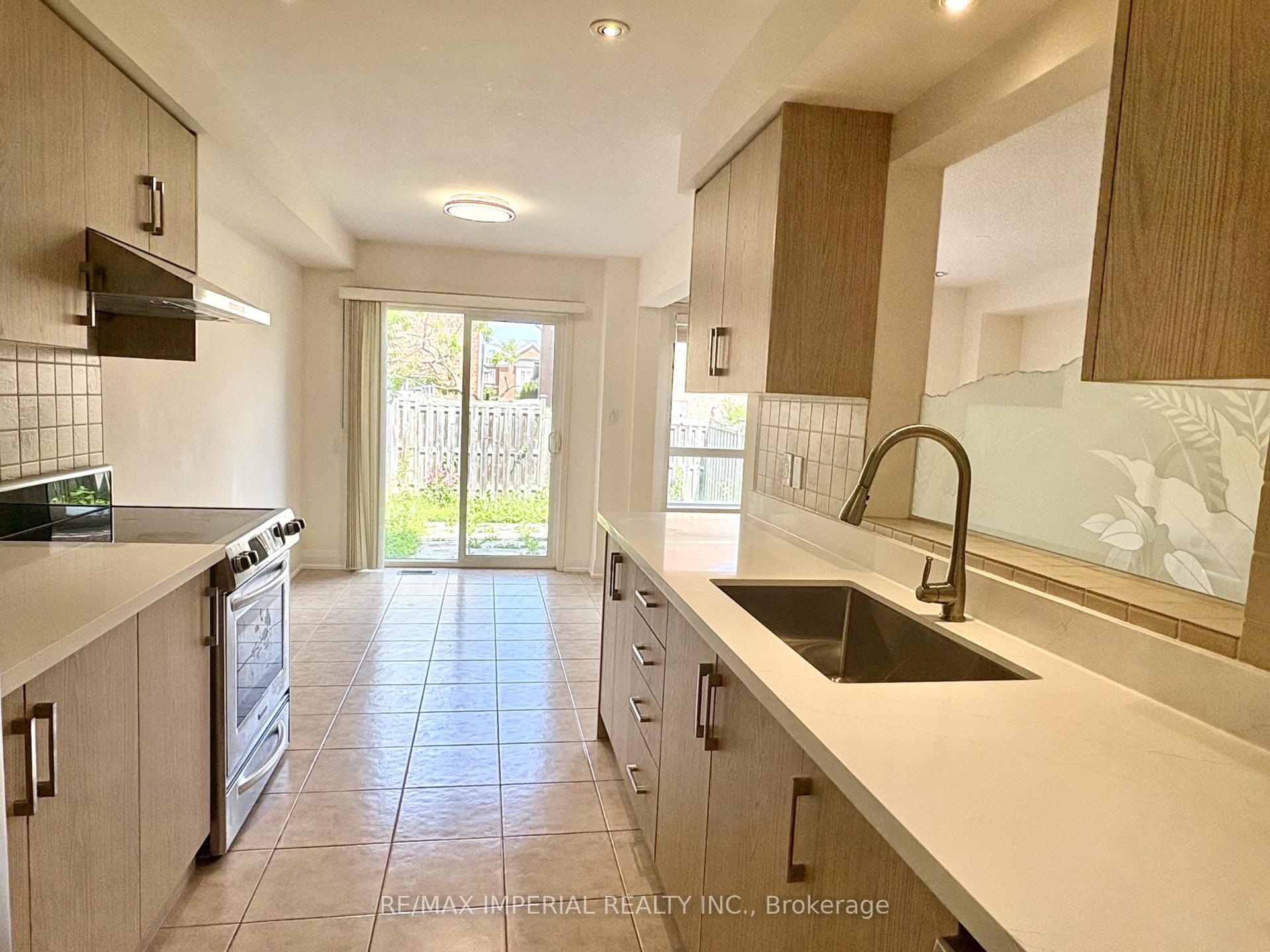 Photo 4 of 70 Maffey Crescent, Richmond Hill, Westbrook — HOMEH